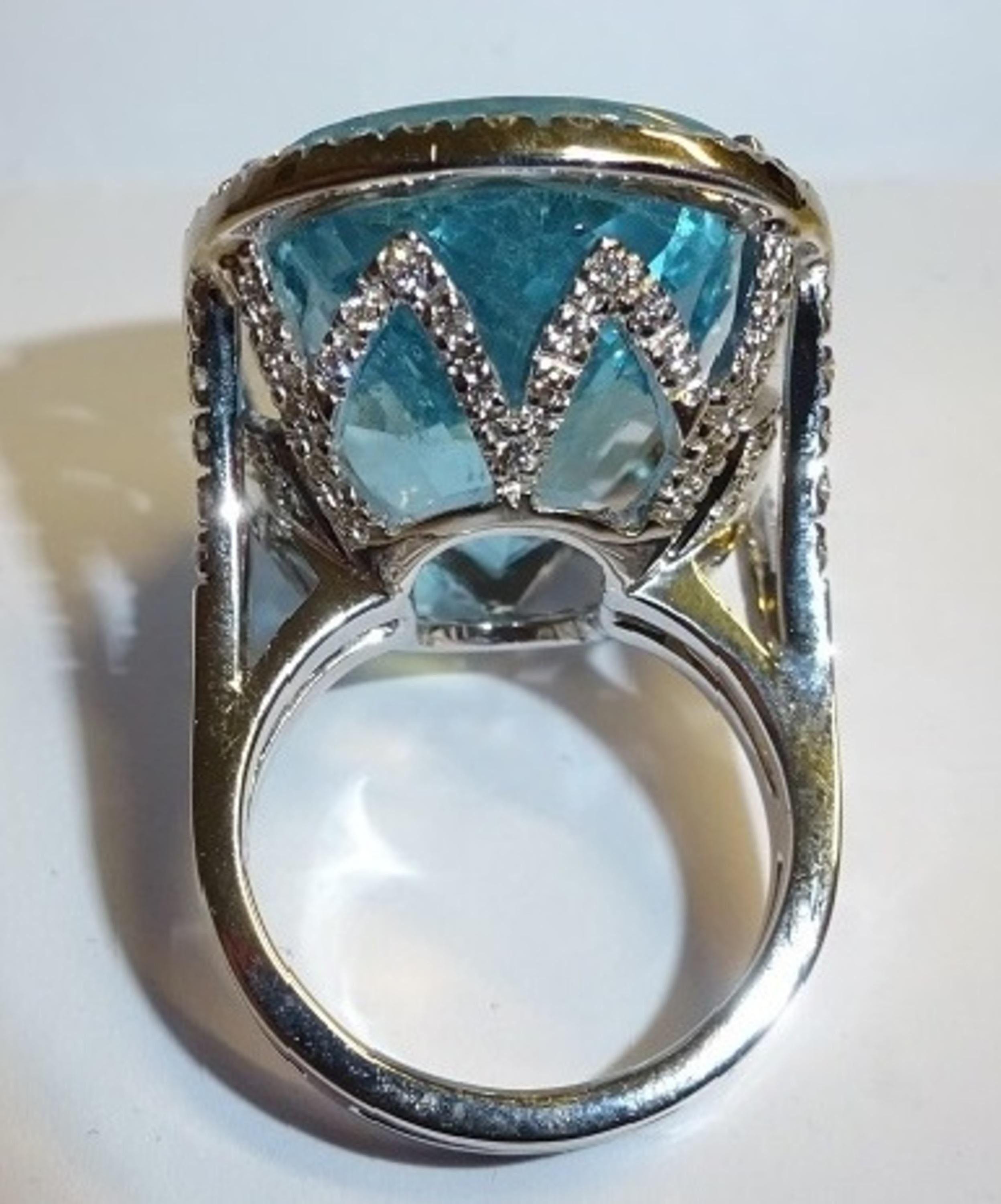 18 Karat White Gold Diamond and Aquamarine Ring For Sale 1