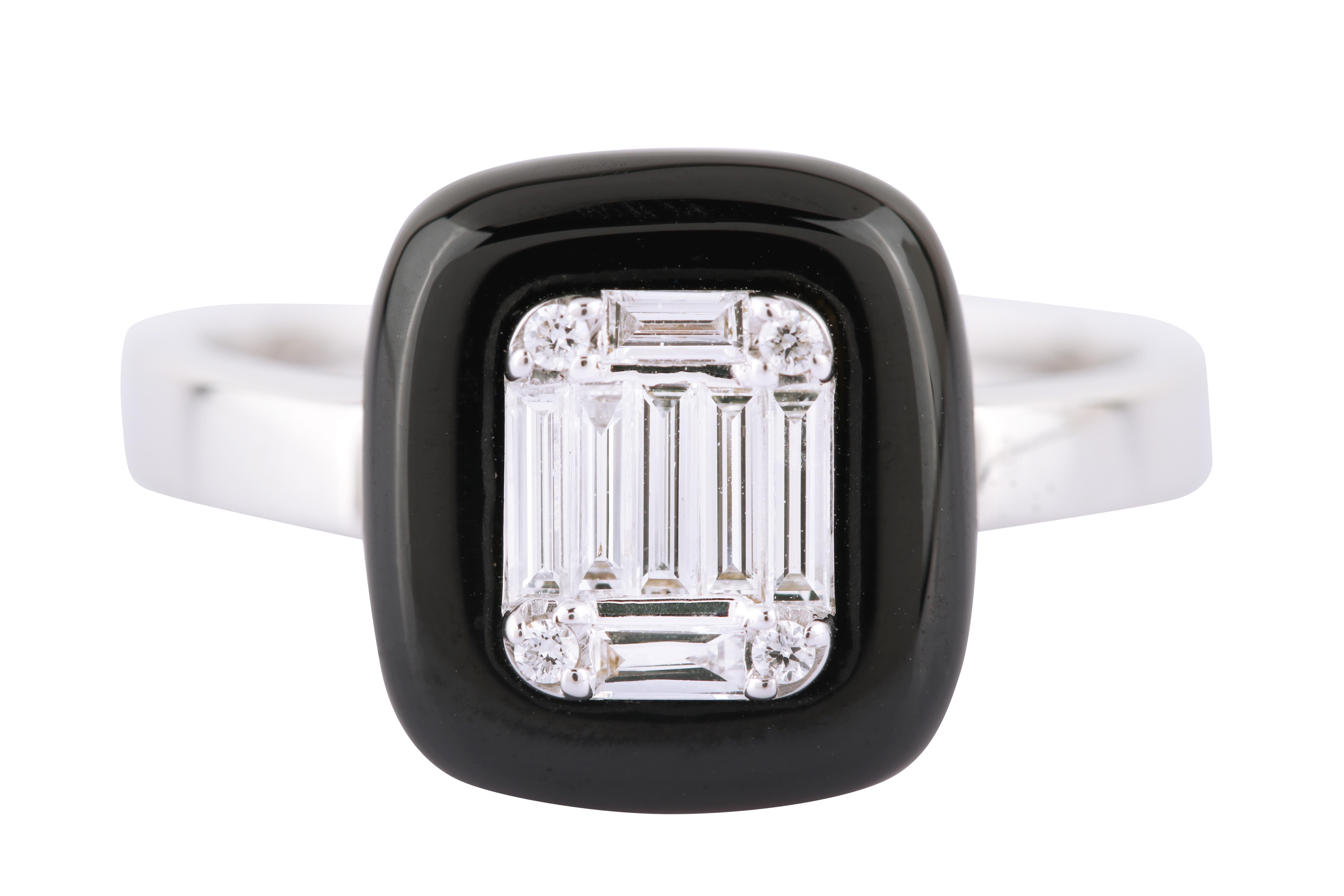 18 Karat White Gold Diamond and Black Onyx Cocktail Ring In New Condition For Sale In Jaipur, IN
