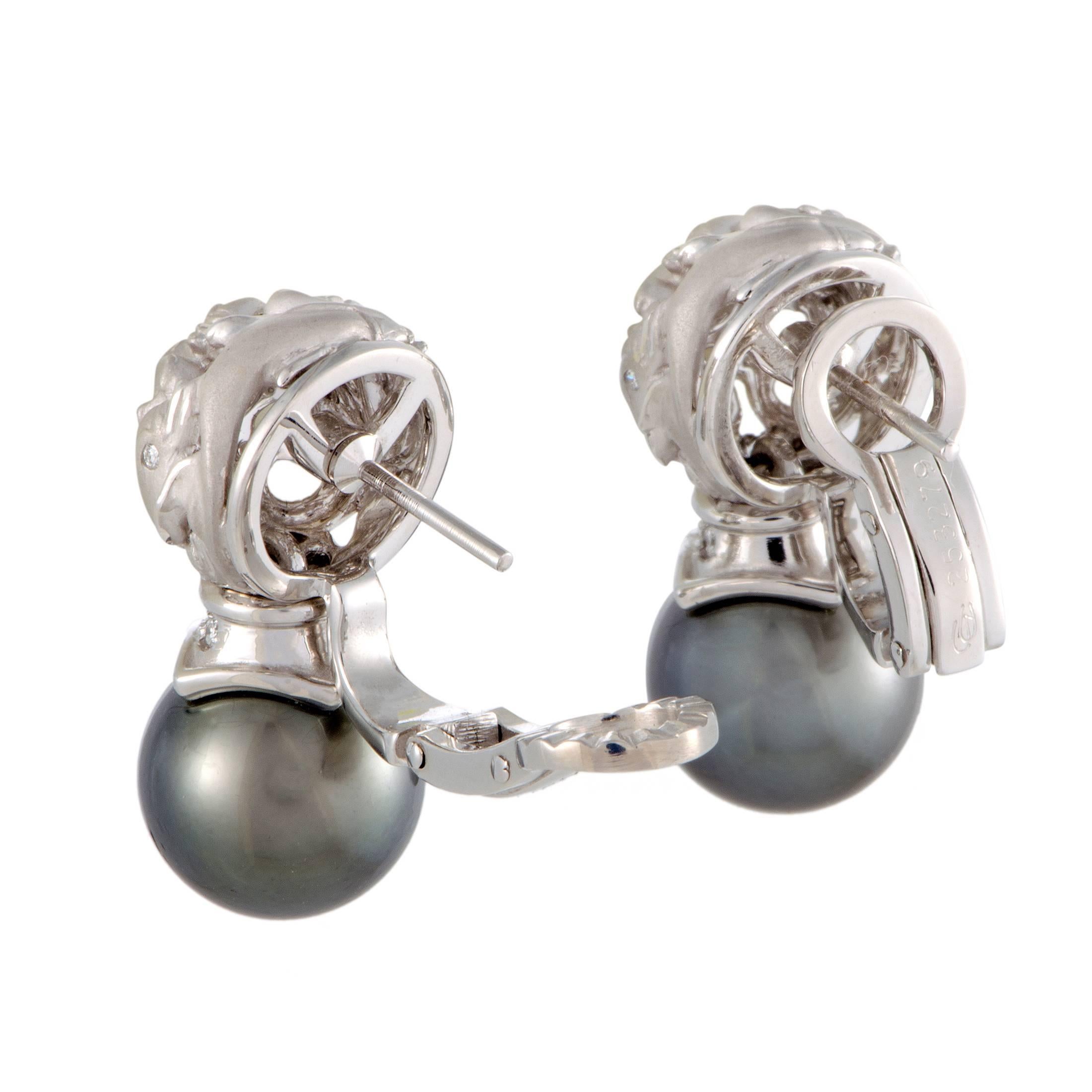 18 Karat White Gold Diamond and Black Pearl Dolphin Earrings In New Condition In Southampton, PA