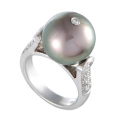 18 Karat White Gold Diamond and Black Pearl Ring 18 Karat White Gold Diamond and Black Pearl Ring