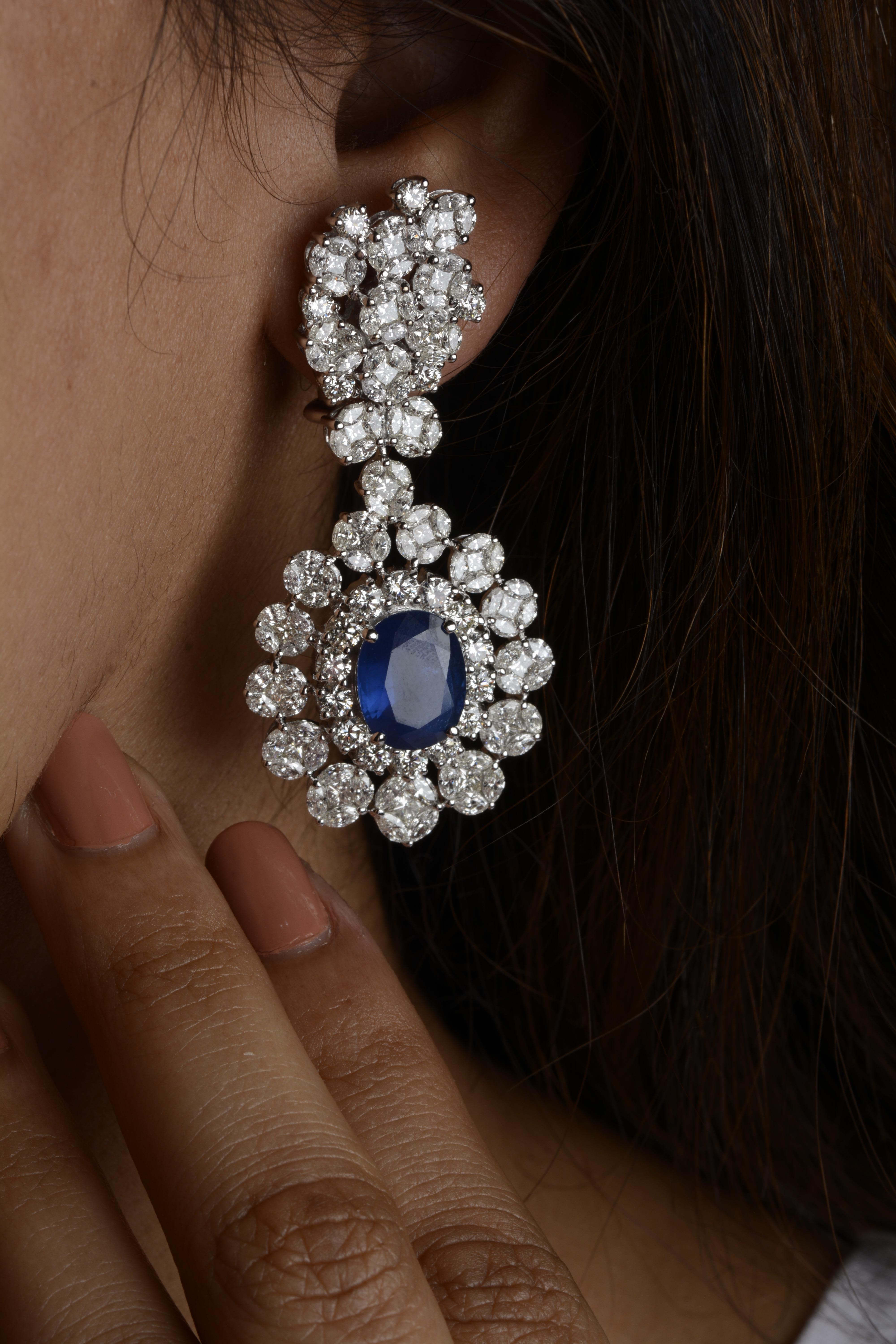 Contemporary 18 Karat White Gold Diamond and Blue Sapphire Bridal Necklace Set For Sale