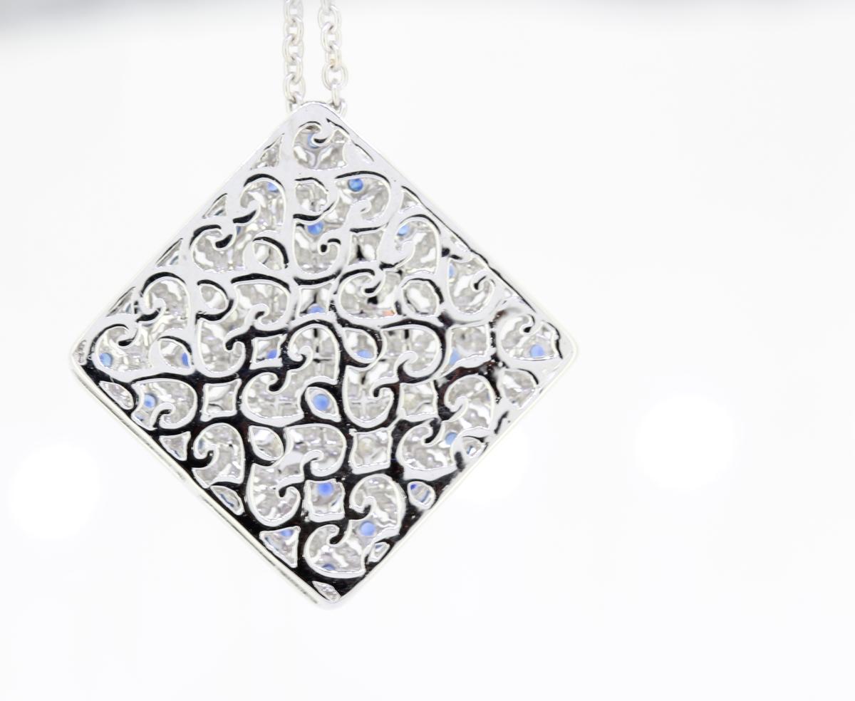Contemporary 18 Karat White Gold Diamond and Blue Sapphire Necklace For Sale