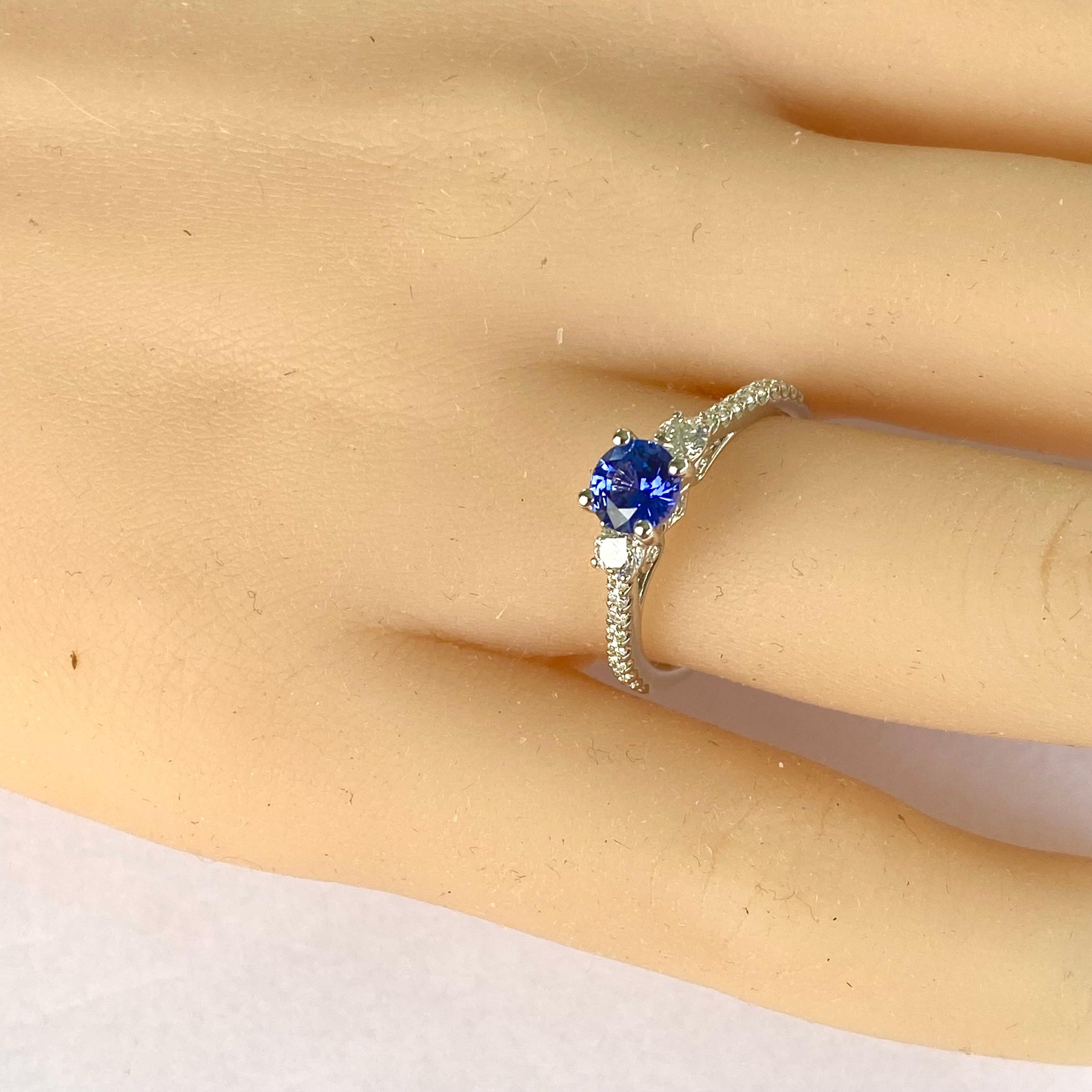 Contemporary 18 Karat White Gold Diamond and Ceylon Sapphire 1.53 Carat Engagement Ring For Sale