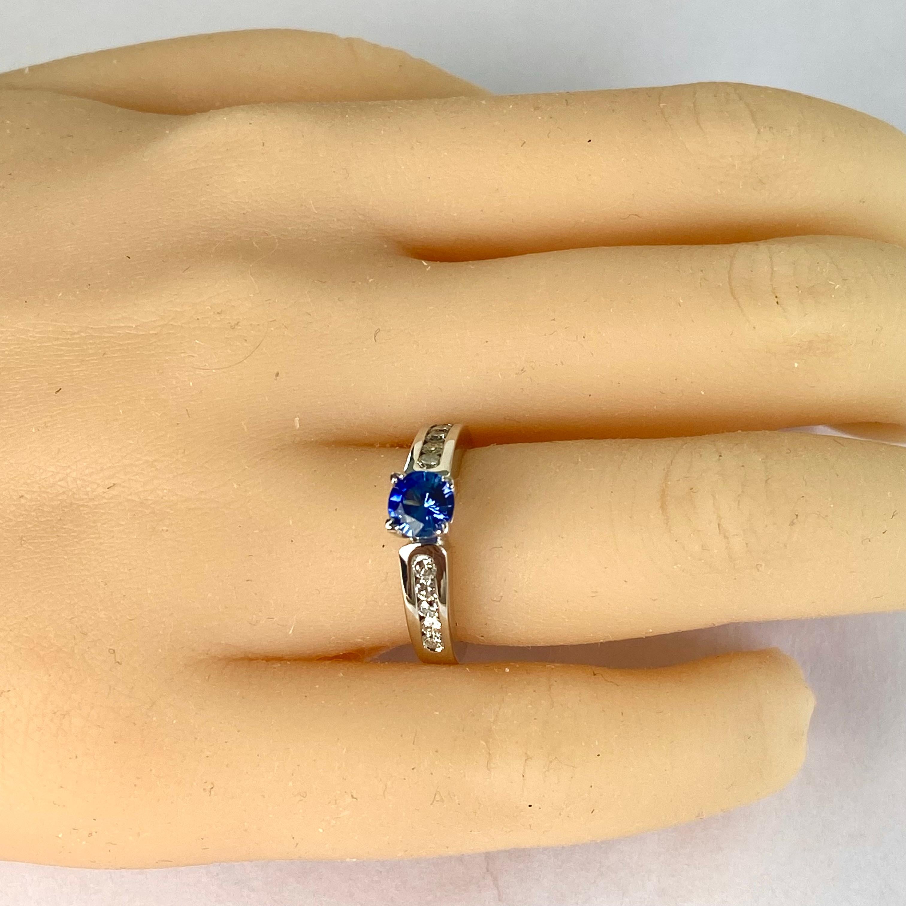 Women's  18 Karat White Gold Diamond and Ceylon Sapphire 1.53 Carat Engagement Ring For Sale