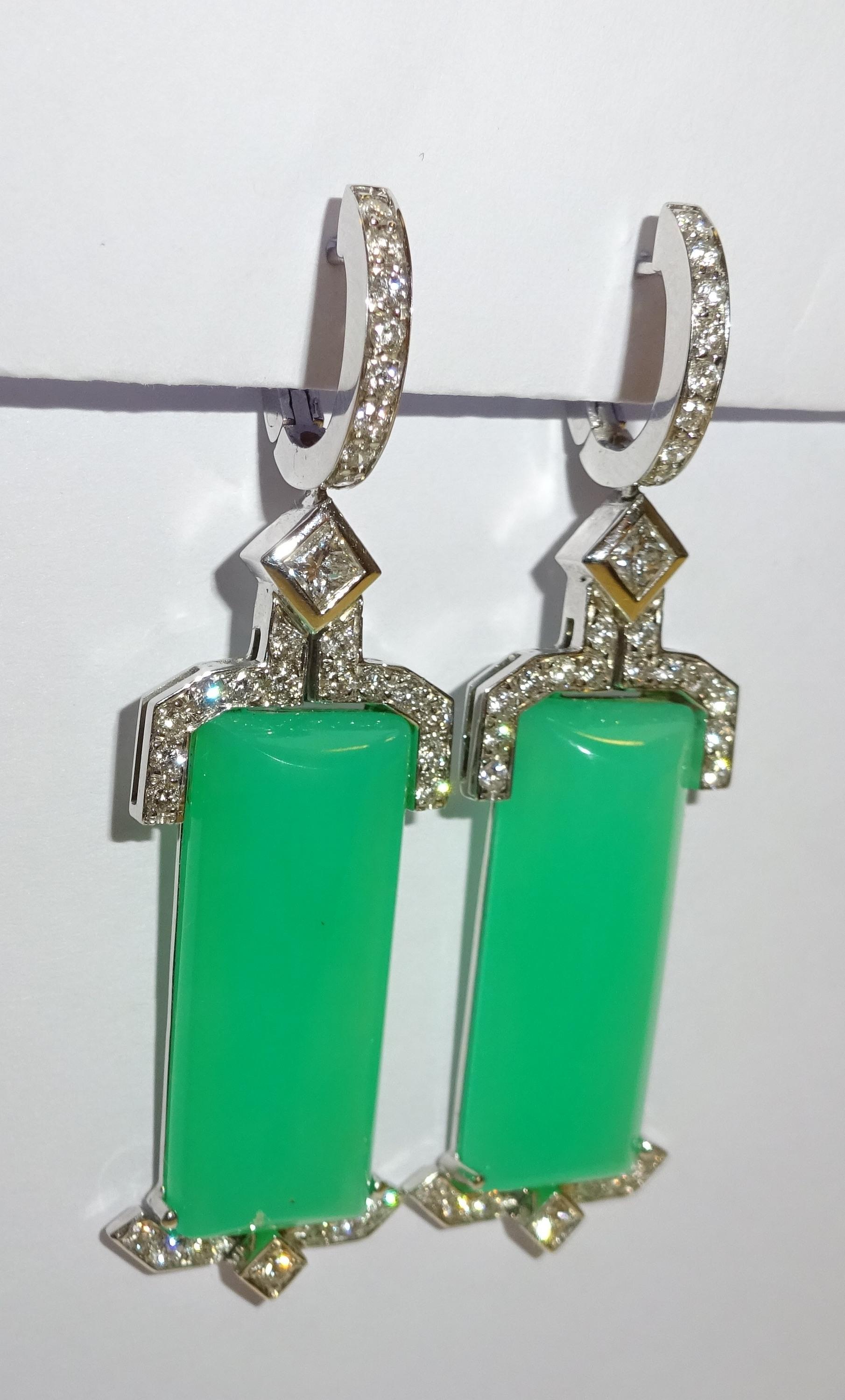 18 Karat White Gold Diamond and Chrysopras Earrings In New Condition For Sale In Duesseldorf, DE