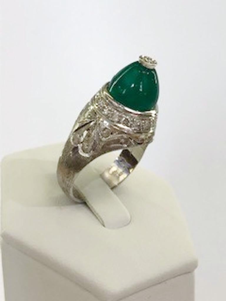 18 Karat White Gold Diamond and Chrysoprase Ring In Good Condition For Sale In Palm Springs, CA