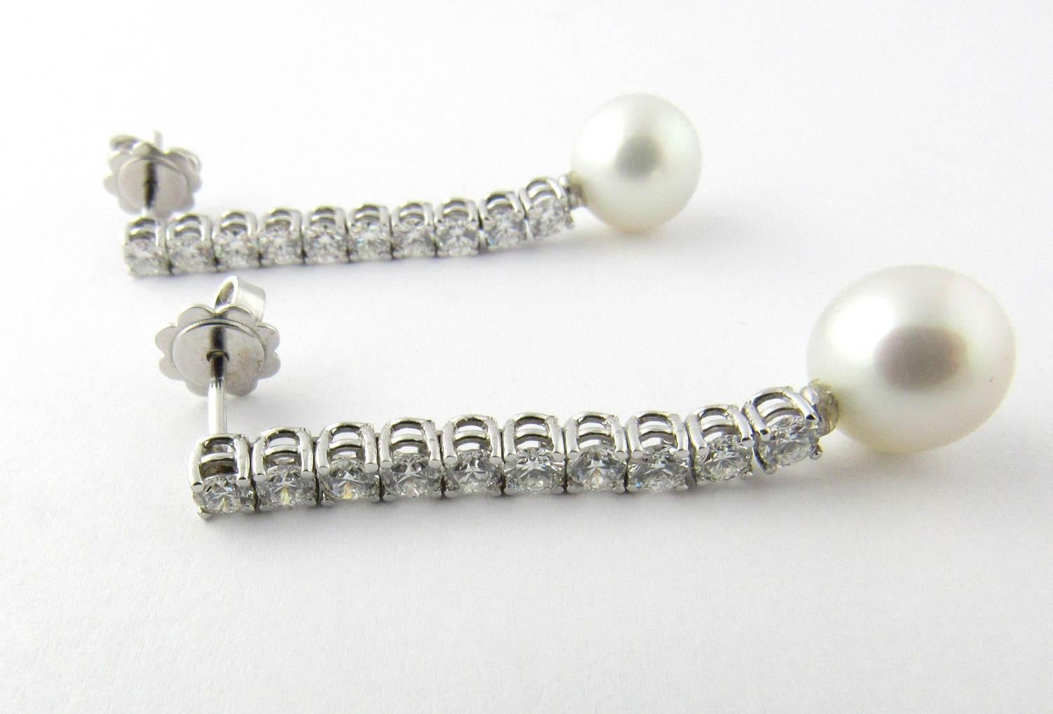 18 Karat White Gold Diamond and Cultured Pearl Drop Earrings In Excellent Condition In Washington Depot, CT