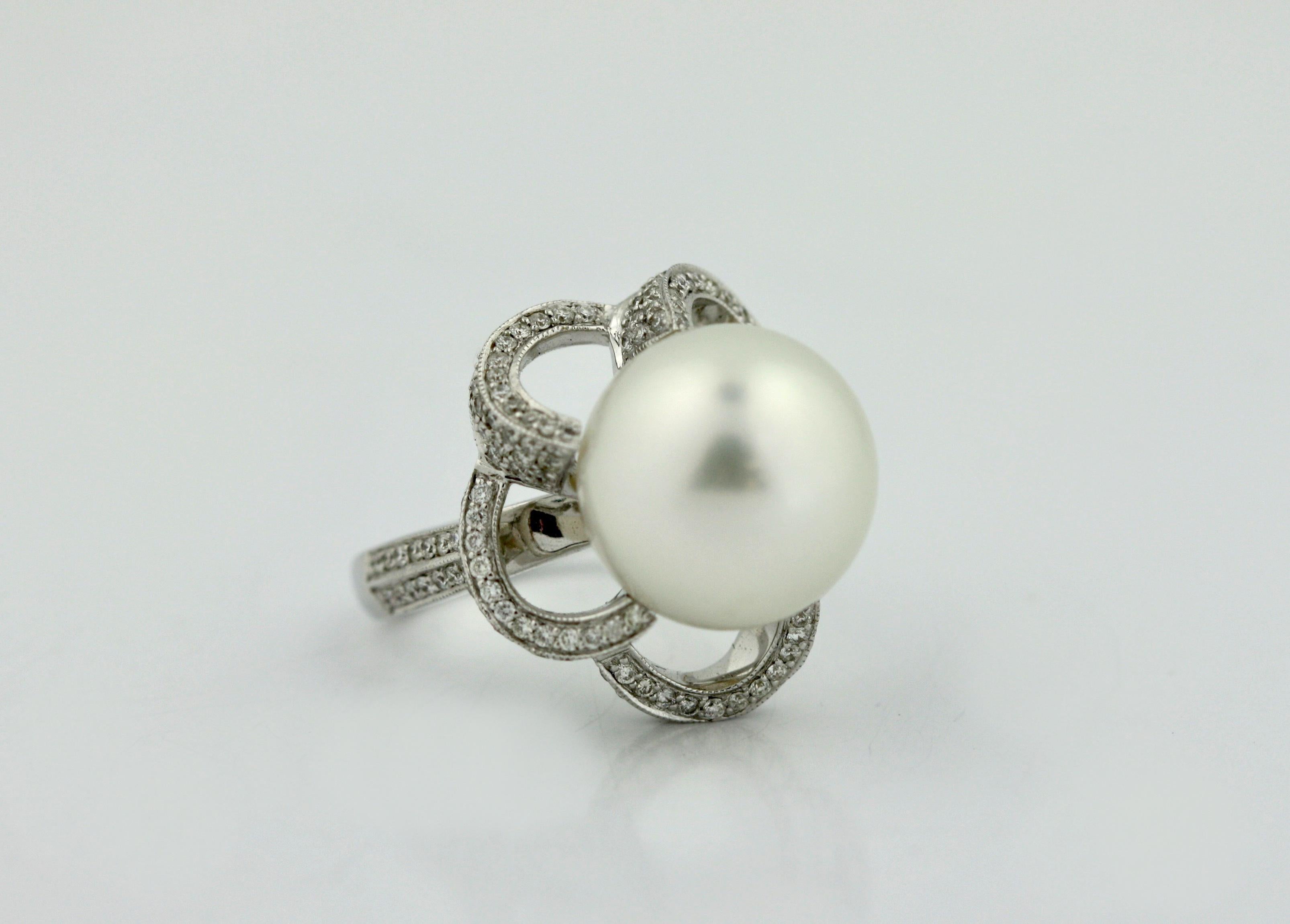 18 Karat White Gold, Diamond and Cultured Pearl Ring In Good Condition In Palm Beach, FL