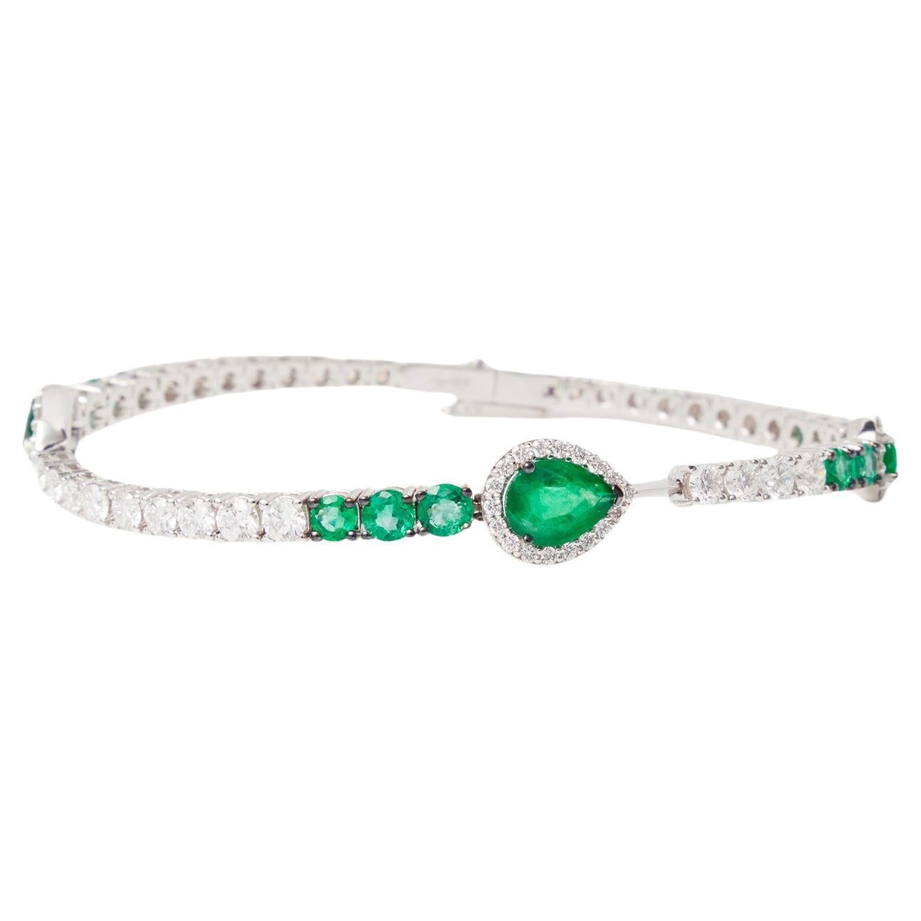 18 Karat white gold diamond and emerald bracelet For Sale