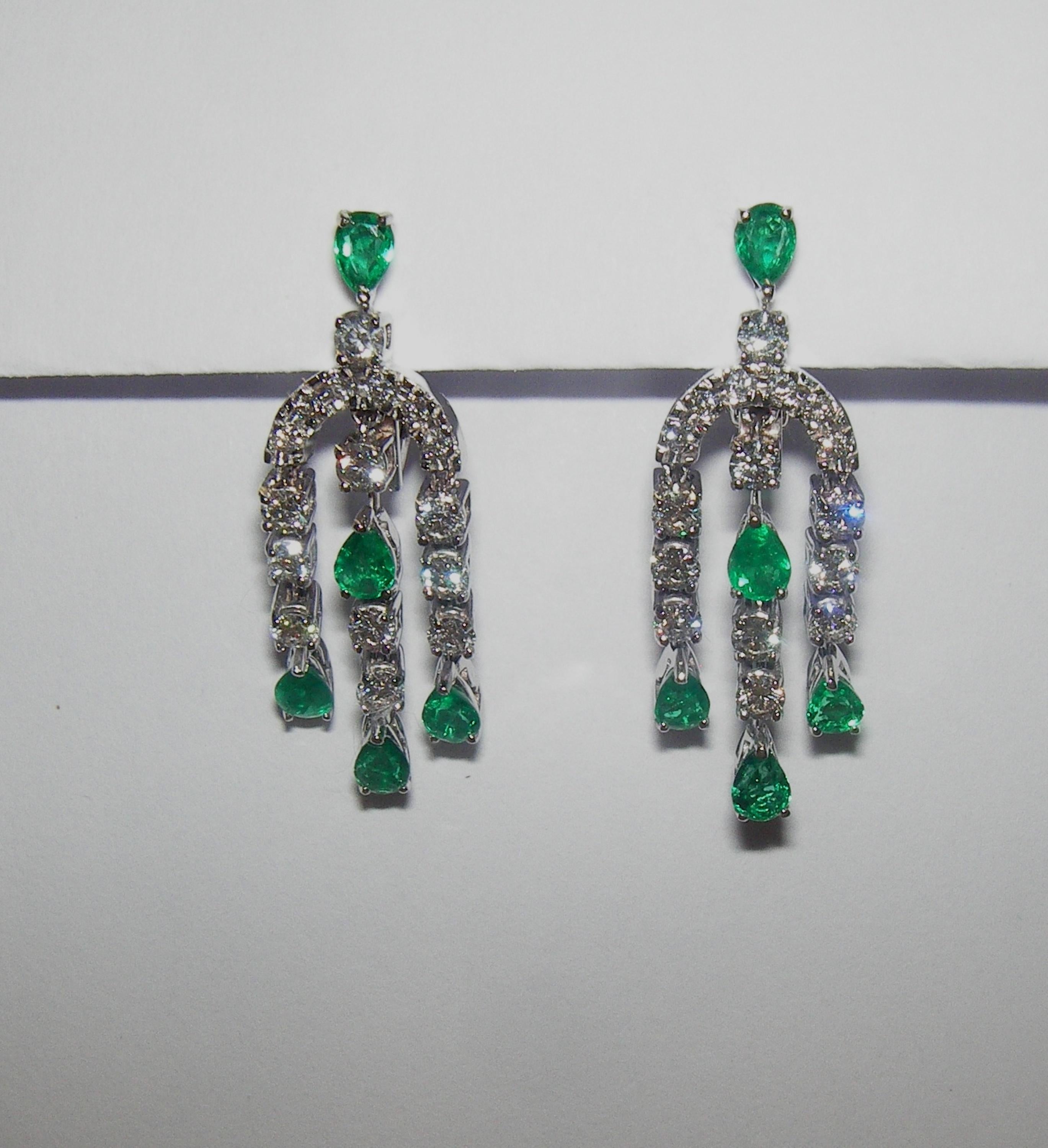 18 Karat White Gold Diamond and Emerald Dangle Earrings

32  Diamonds 1,30 Carat H SI
10 Emerald   1,28  Carat


Founded in 1974, Gianni Lazzaro is a family-owned jewelry company based out of Düsseldorf, Germany.
Although rooted in Germany, Gianni