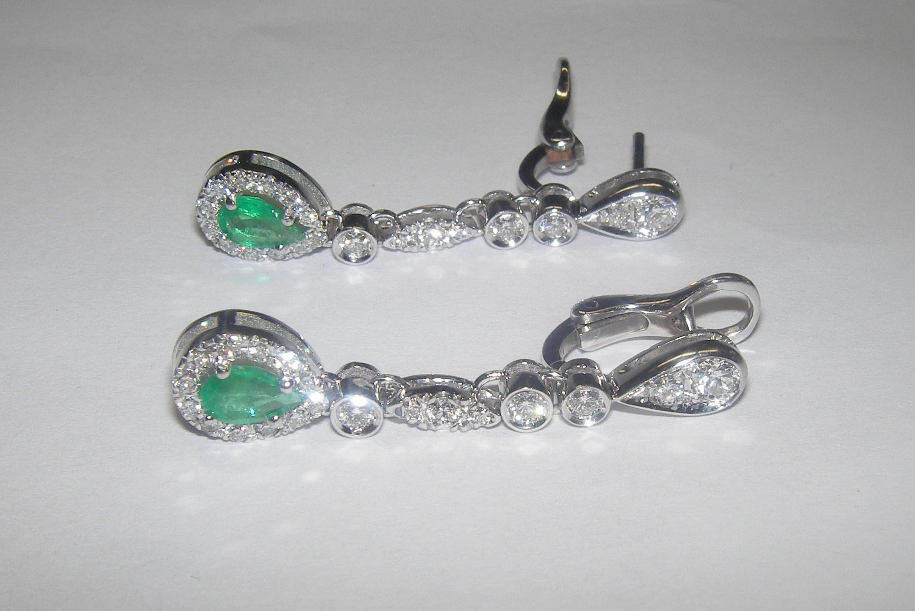 Mixed Cut 18 Karat White Gold Diamond and Emerald Dangle Earrings For Sale