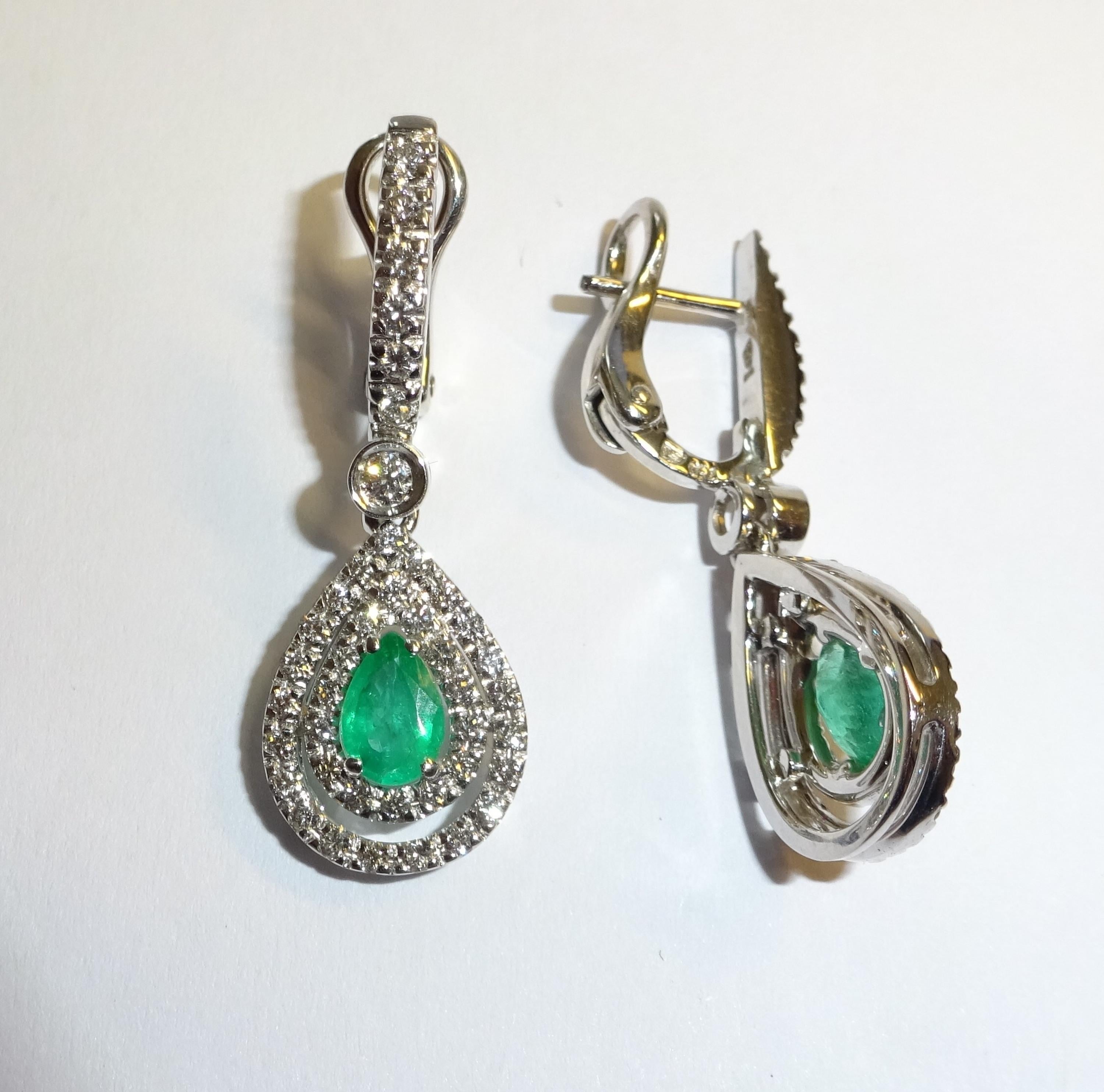 Pear Cut 18 Karat White Gold Diamond and Emerald Dangle Earrings For Sale