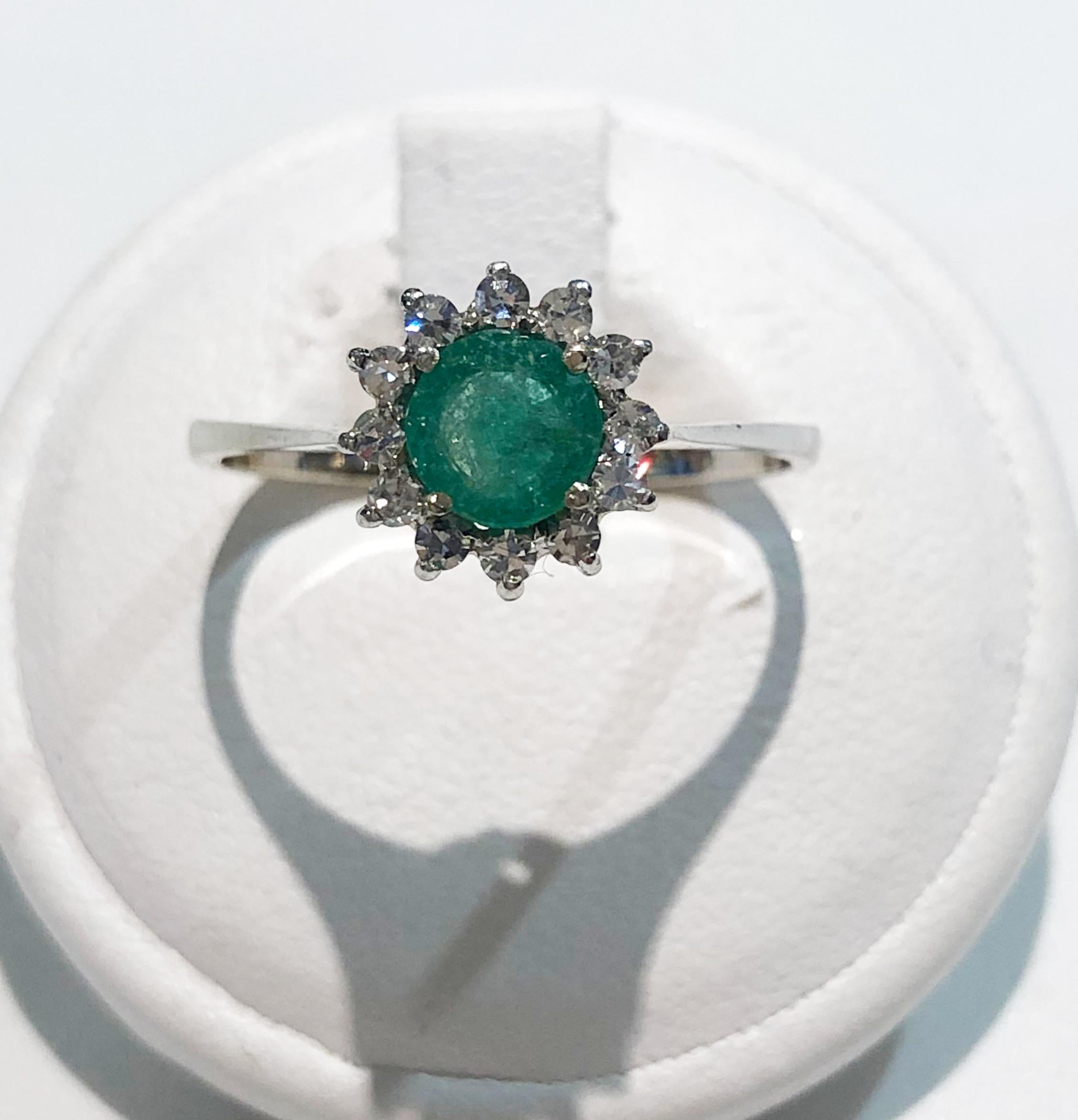 Vintage ring with 18 karat white gold band, emerald and brilliant diamonds, Italy 1960s
Ring size US 7