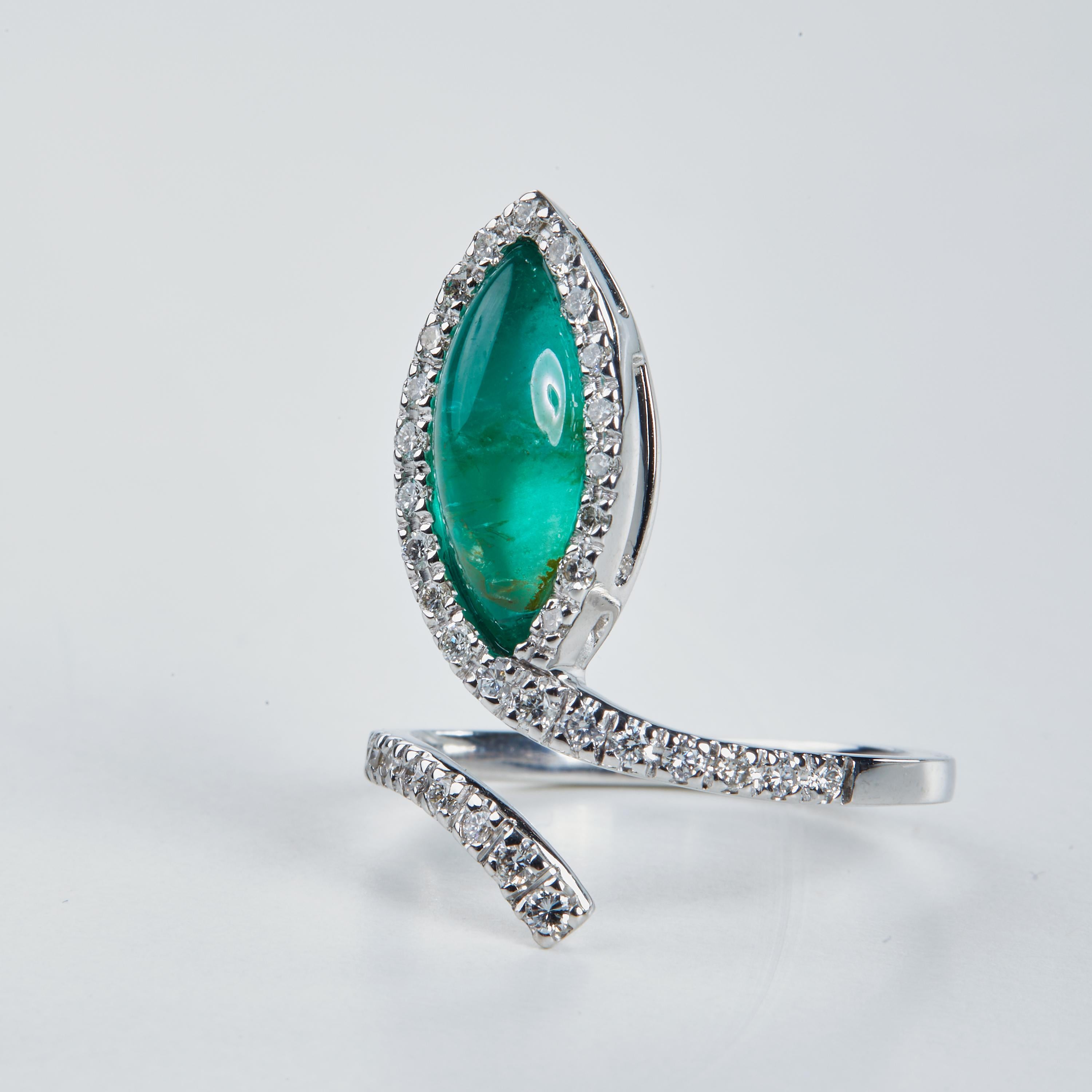 Cabochon 18 Karat White Gold Diamond and Emerald Ring For Sale