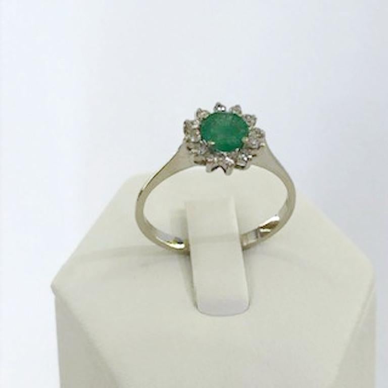 18 Karat White Gold Diamond and Emerald Ring In Good Condition For Sale In Palm Springs, CA