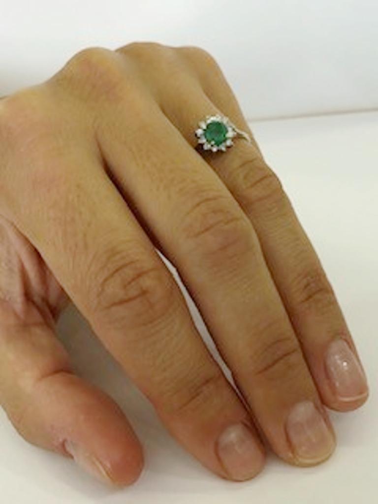18 Karat White Gold Diamond and Emerald Ring For Sale 1