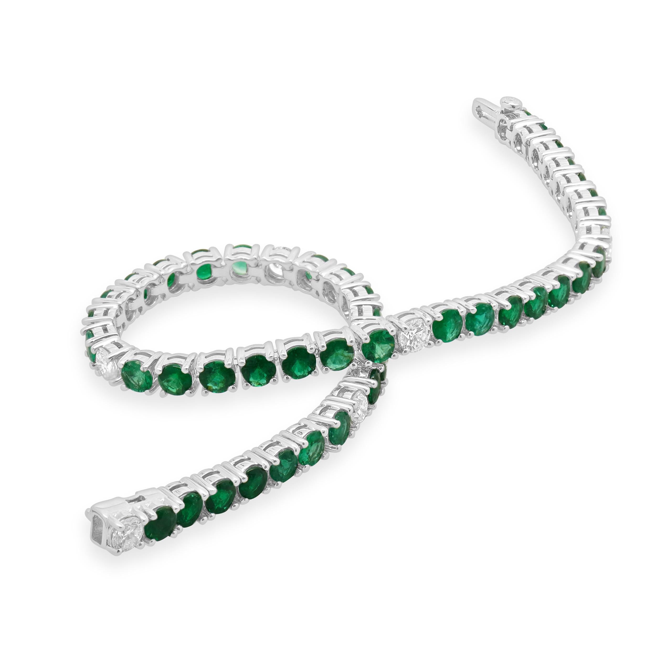 18 Karat White Gold Diamond and Emerald Tennis Bracelet In Excellent Condition For Sale In Scottsdale, AZ