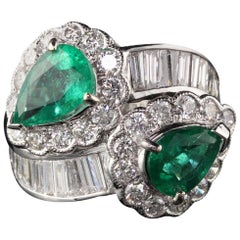 18 Karat White Gold Diamond and Emerald Toi Et Moi Ring