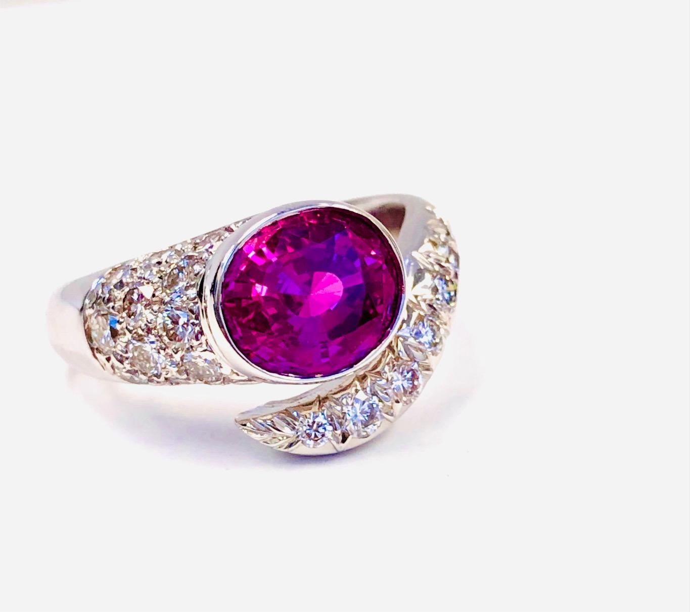 Women's 18 Karat White Gold Diamond and Fine 2.28 Carat Pink Sapphire For Sale