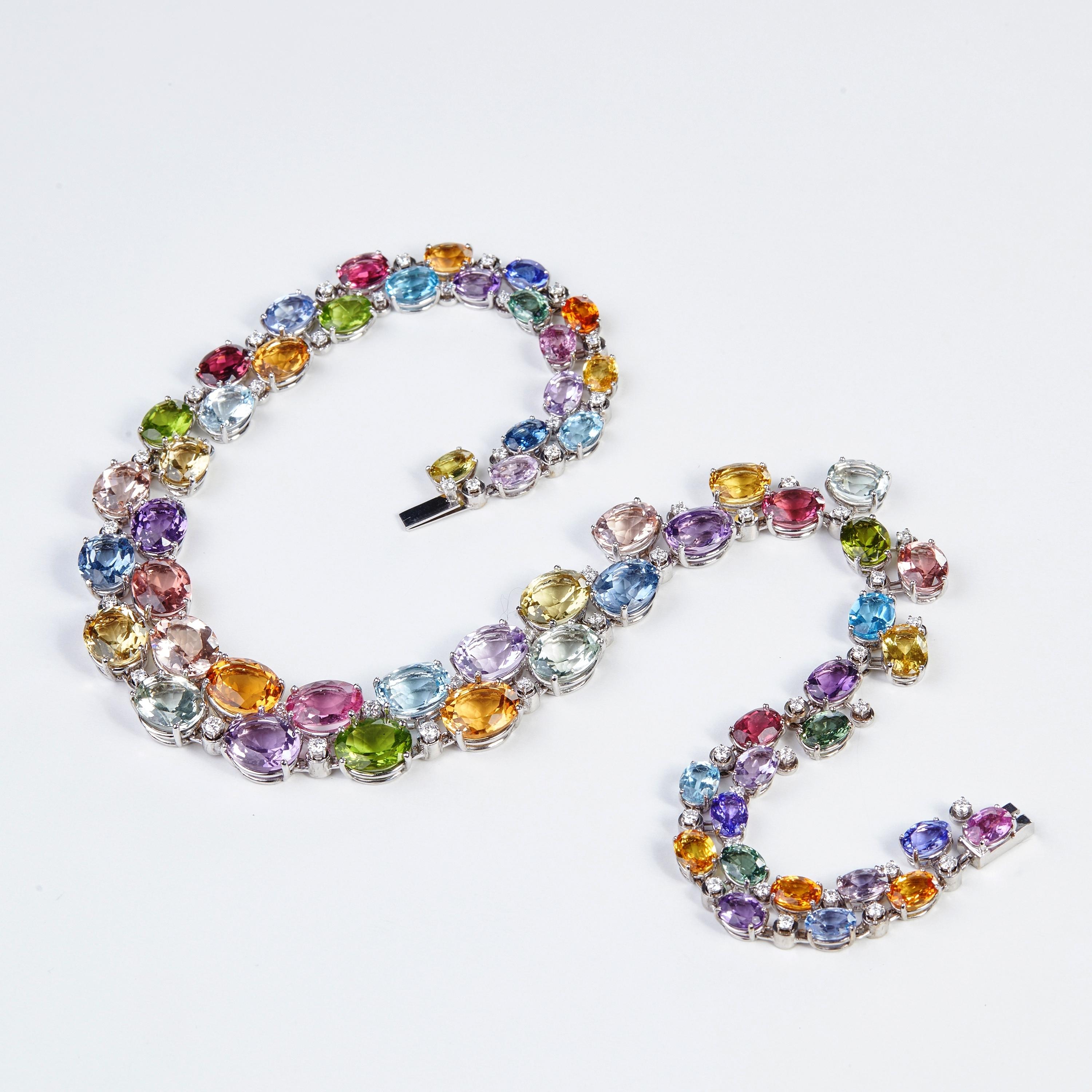 Mehrfarbige Halskette aus 18 Karat Weißgold mit Diamanten (Gemischter Schliff) im Angebot