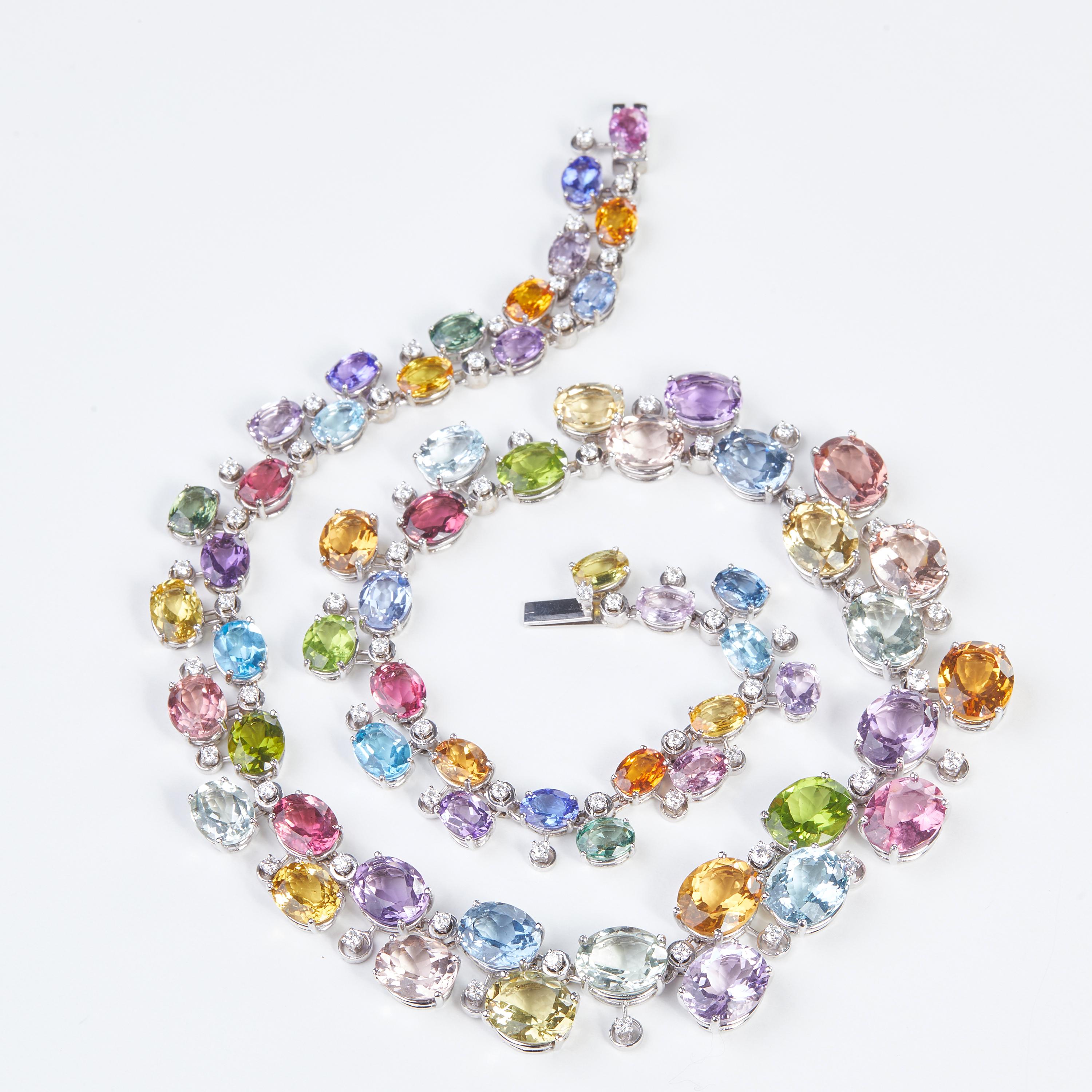 18 Karat White Gold Diamond and Multi Color Necklace In New Condition For Sale In Duesseldorf, DE