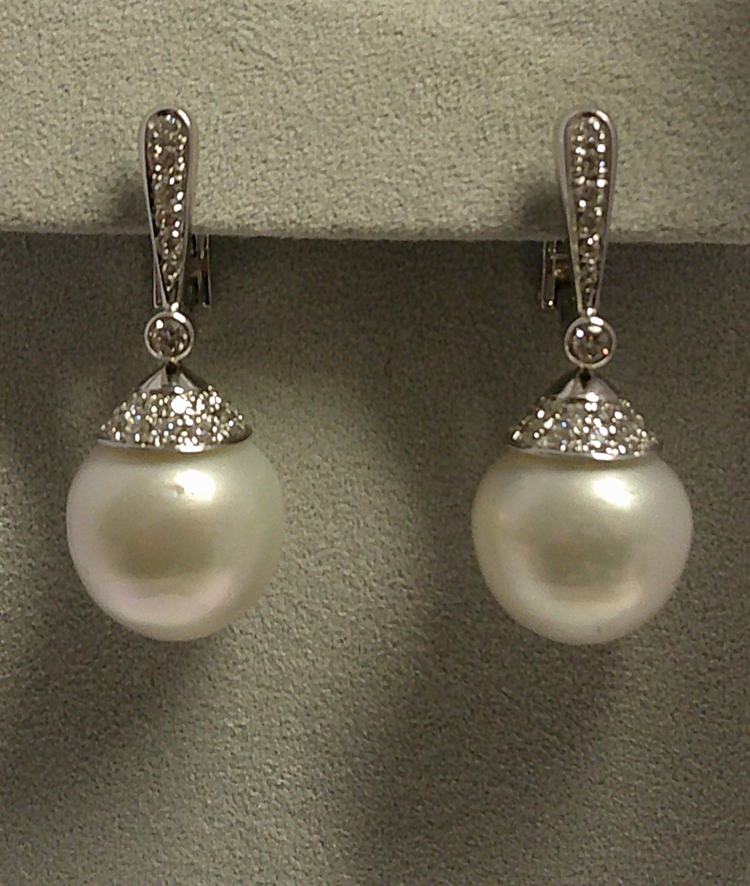 Mixed Cut 18 Karat White Gold Diamond and Paerl Dangle Earrings For Sale