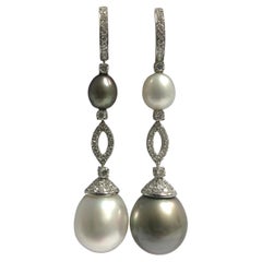 Pendientes Colgantes de Diamantes y Paerl de Oro Blanco de 18 Kilates