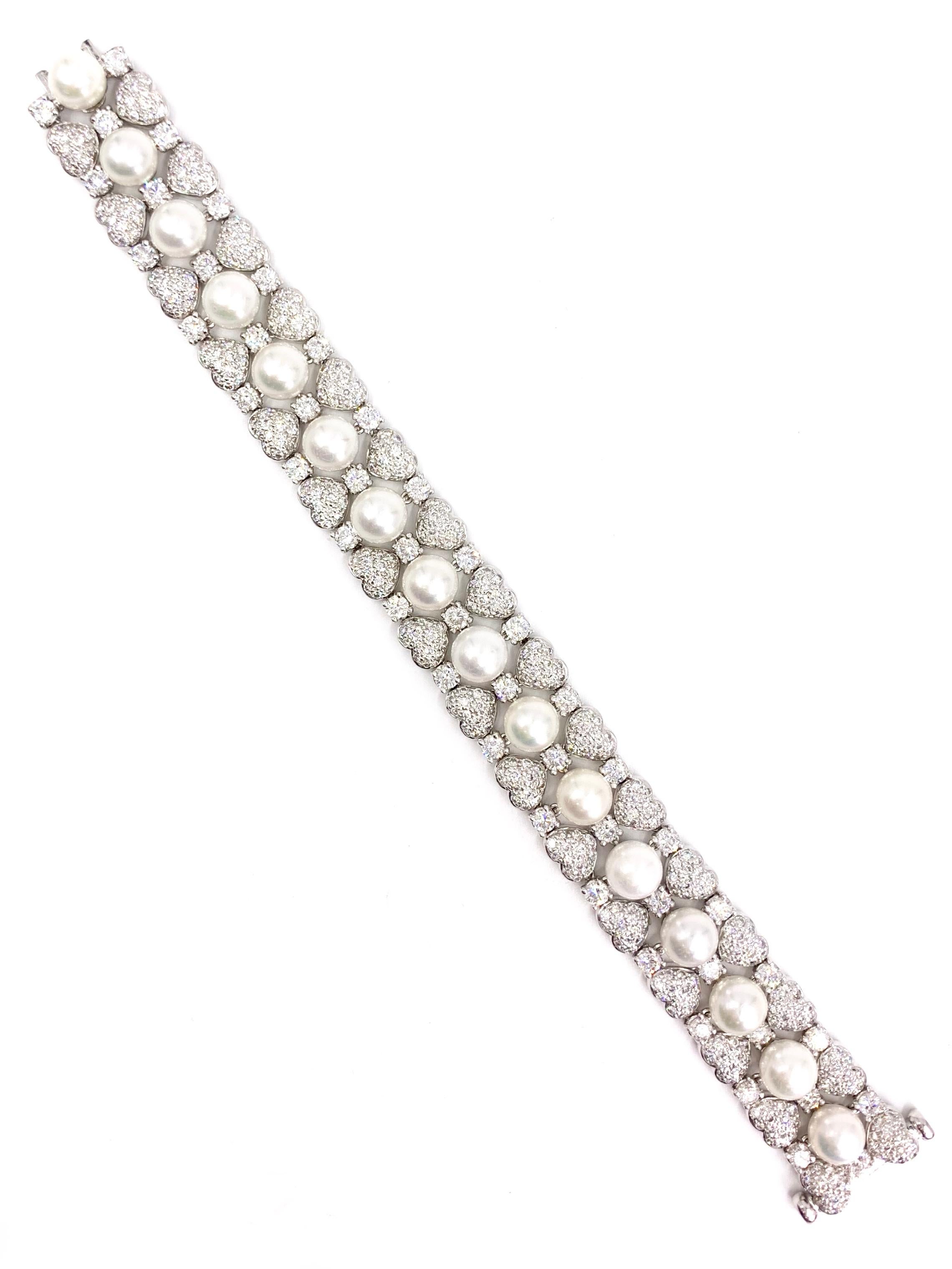 18 Karat White Gold Diamond and Pearl Bracelet In Good Condition For Sale In Pikesville, MD