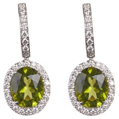 Boucles d'oreilles en or blanc 18 carats, diamant et péridots