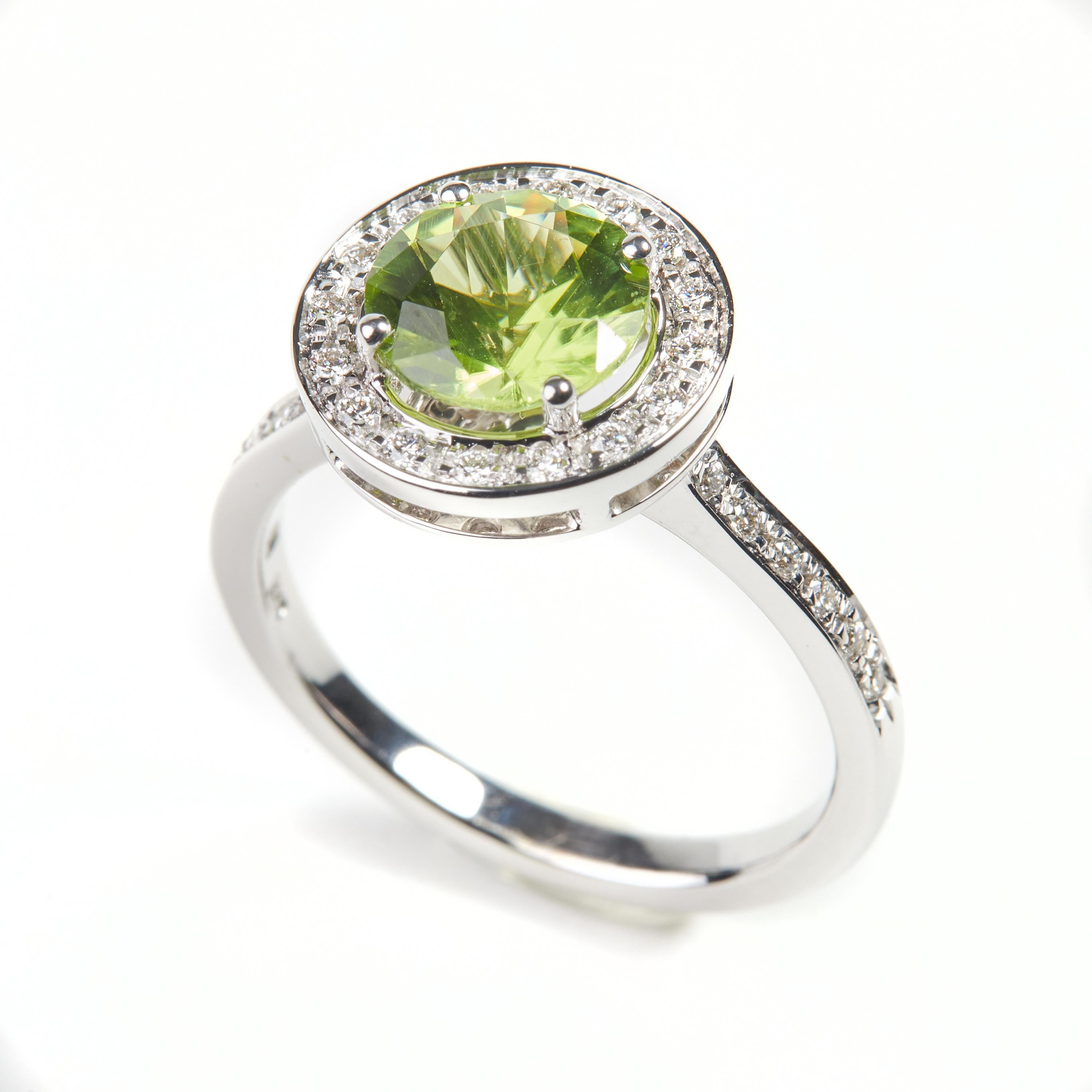 18 Karat White Gold Diamond and Peridot Ring

29 Diamonds 0.32 Carat
1 Peridot  1.90 carat



Size EU 54 US 6.8


Founded in 1974, Gianni Lazzaro is a family-owned jewelery company based out of Düsseldorf, Germany.
Although rooted in Germany, Gianni