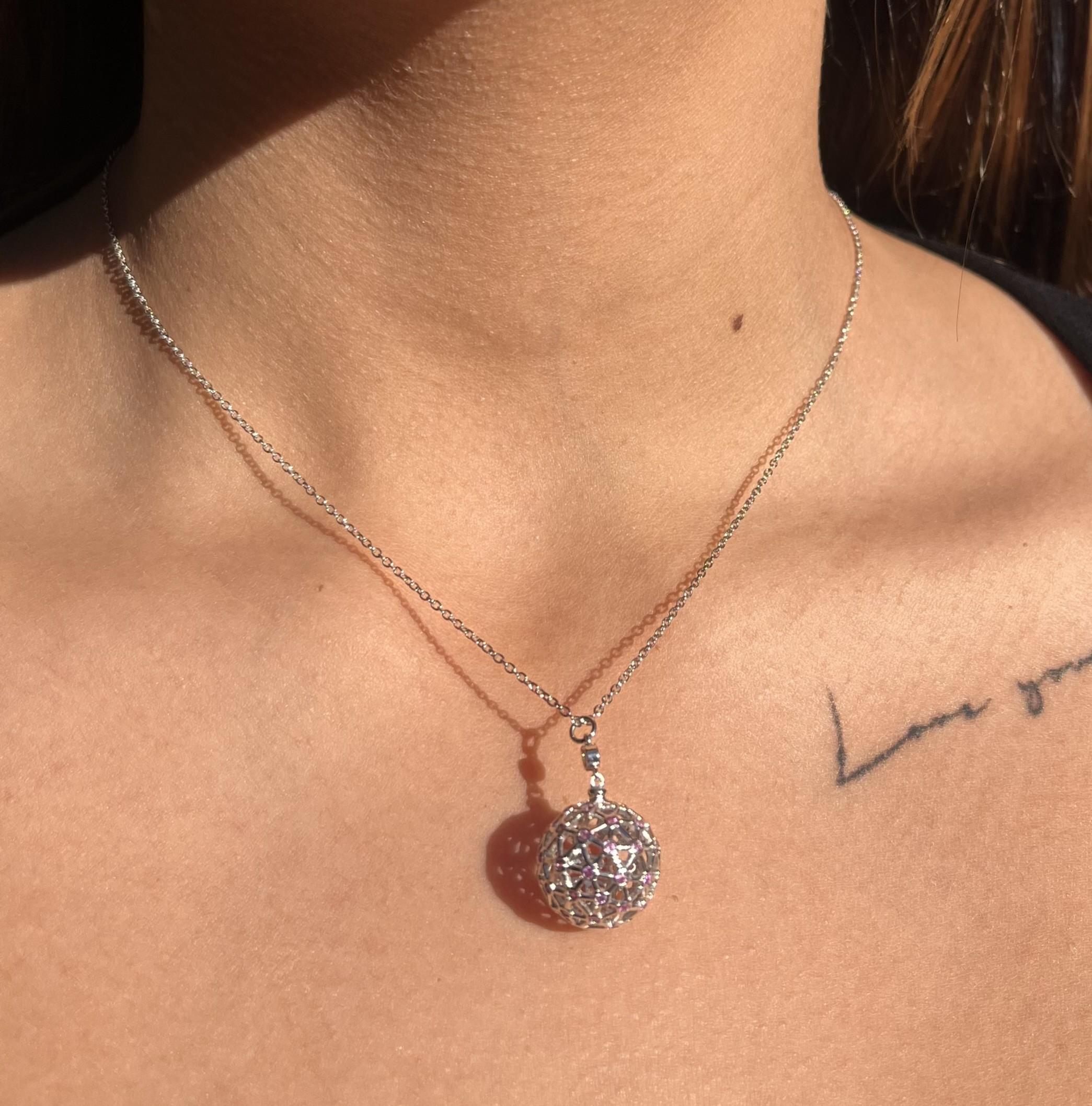 da uomo o donna Collana con ciondolo Garavelli Globo in oro bianco 18 carati con diamanti e zaffiri rosa in vendita