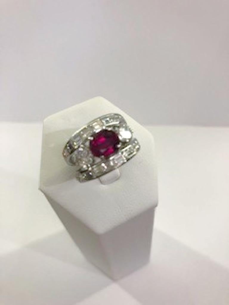 18 Karat White Gold Diamond and Ruby Ring In Good Condition For Sale In Palm Springs, CA