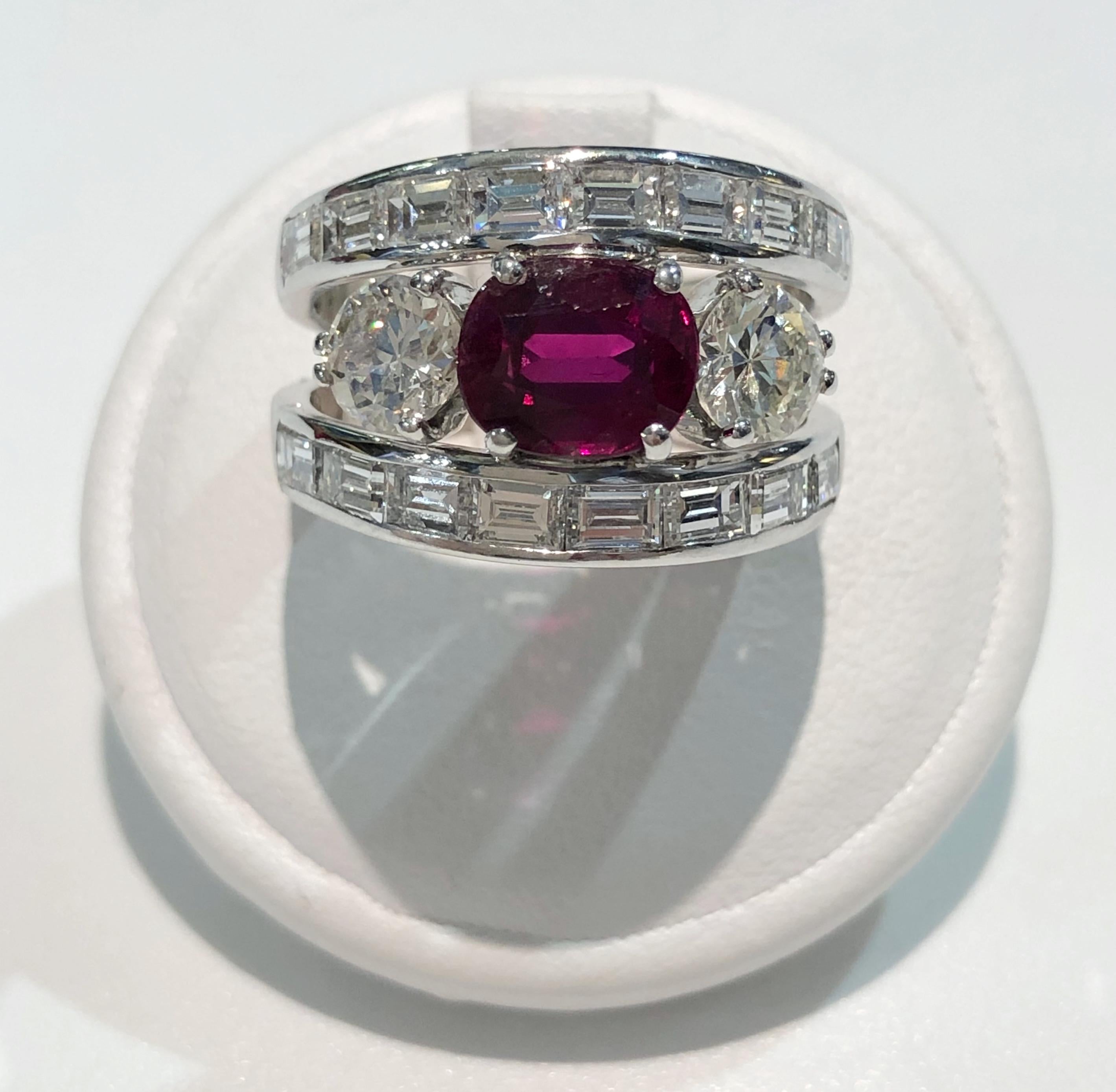 Vintage ring with 18 karat white gold band, ruby, and brilliant diamonds for a total of 2.6 karats, Italy 1950s
Ring size US 5