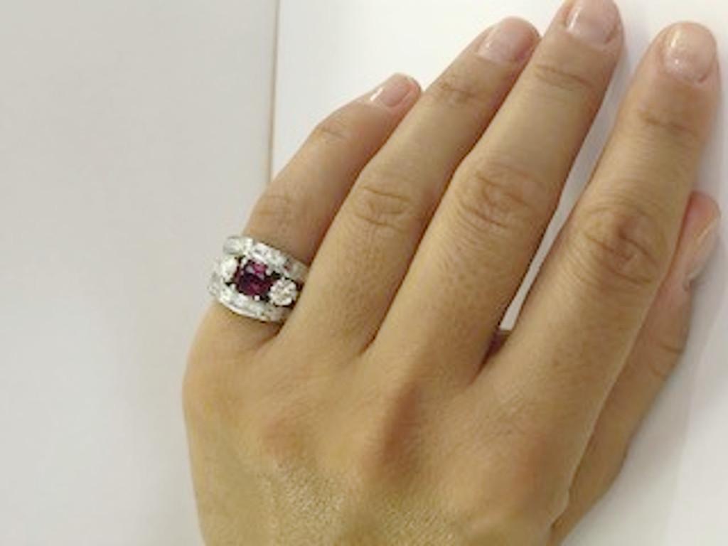 18 Karat White Gold Diamond and Ruby Ring For Sale 3