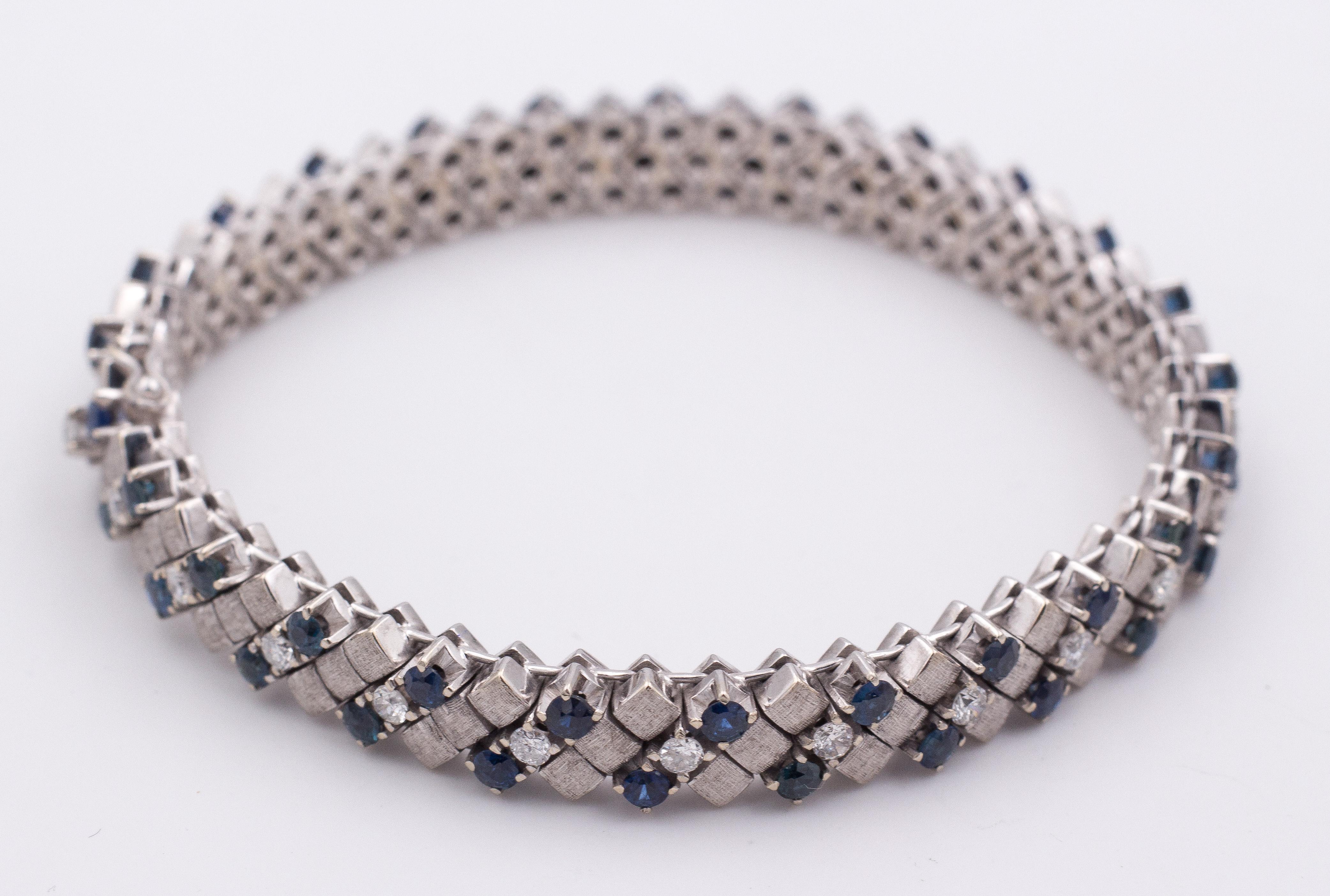 18 Karat White Gold, Diamond and Sapphire Bracelet In Good Condition For Sale In Bologna, IT