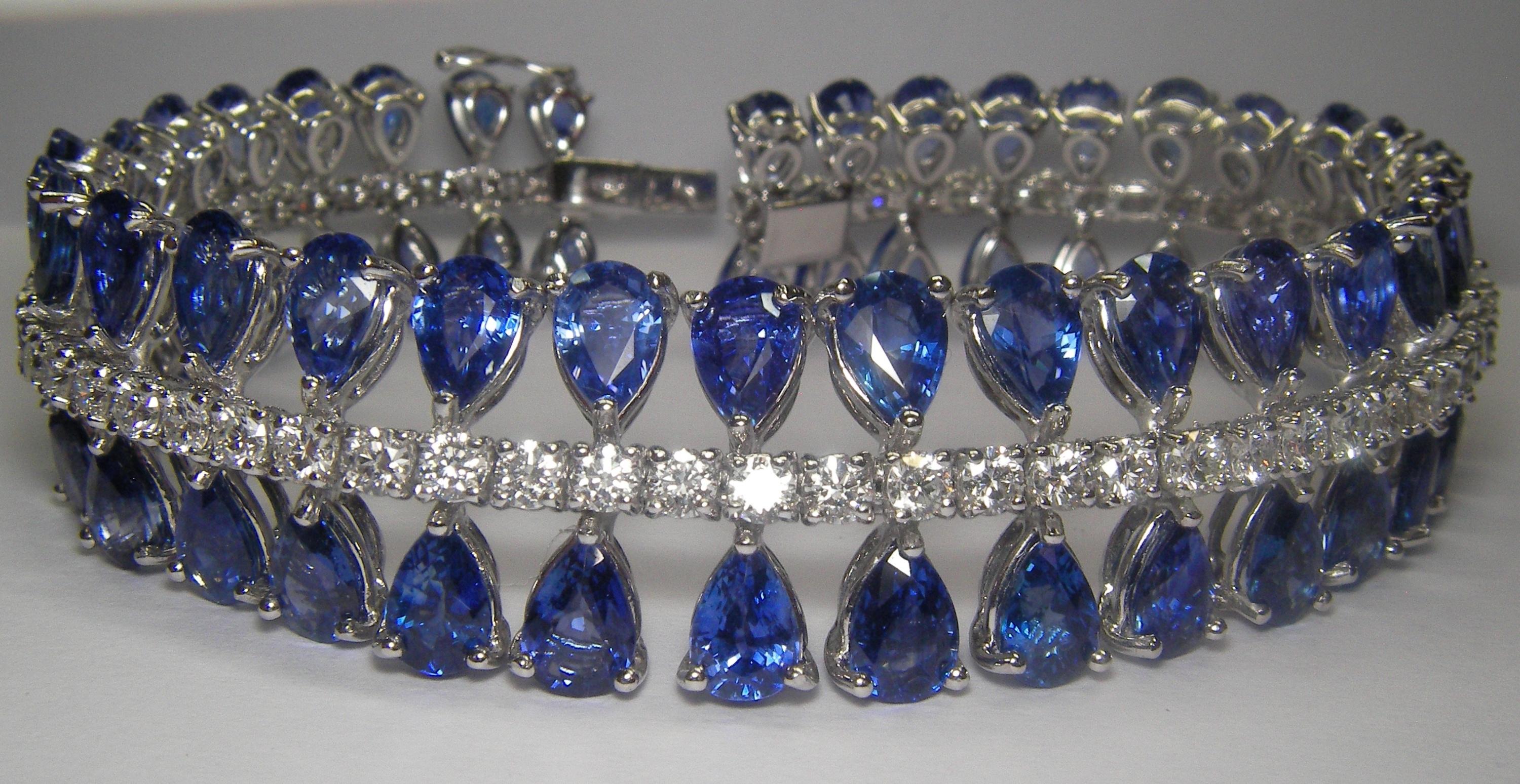 18 Karat White Gold Diamond and Sapphire Bracelet In New Condition In Duesseldorf, DE