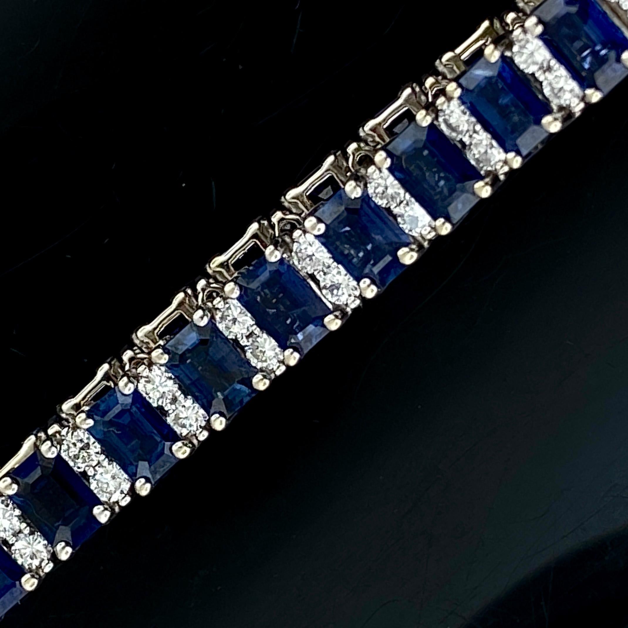Armband aus 18 Karat Weißgold mit Diamanten und Saphiren im Zustand „Hervorragend“ im Angebot in Palm Desert, CA