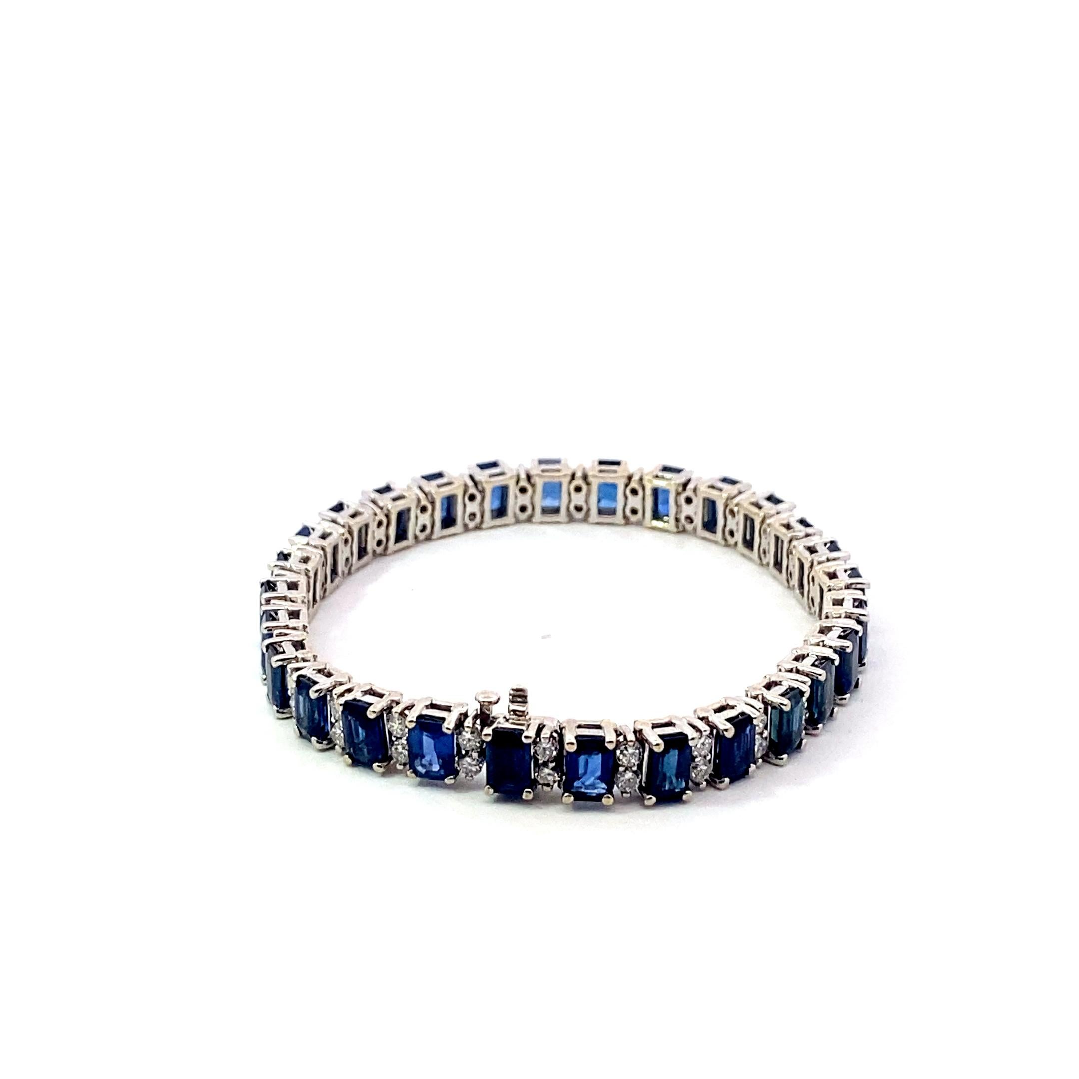 Armband aus 18 Karat Weißgold mit Diamanten und Saphiren im Angebot 4