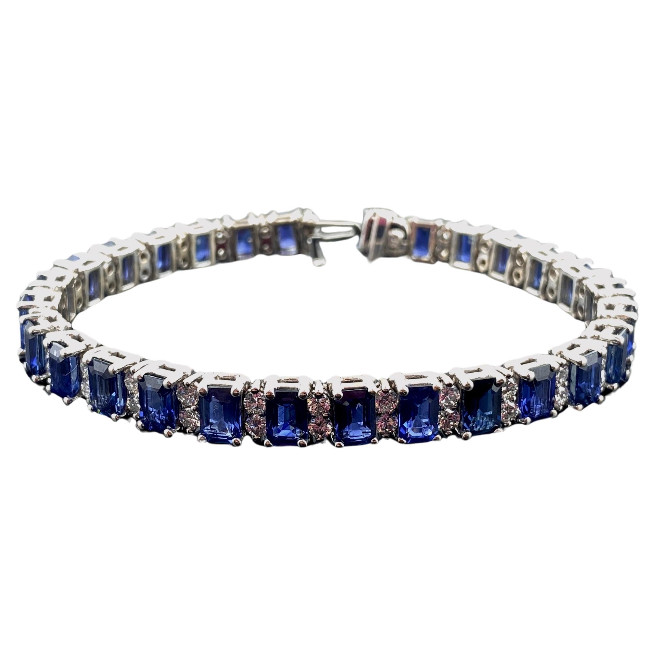 Armband aus 18 Karat Weißgold mit Diamanten und Saphiren im Angebot