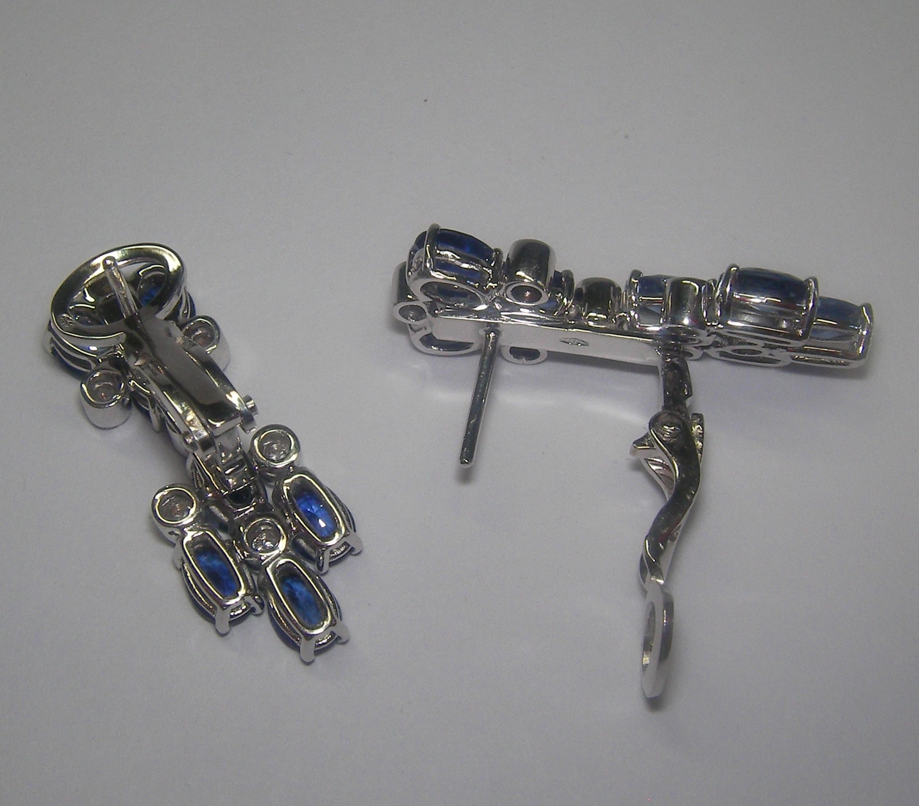 18 Karat White Gold Diamond and Sapphire Dangle Earrings In New Condition For Sale In Duesseldorf, DE