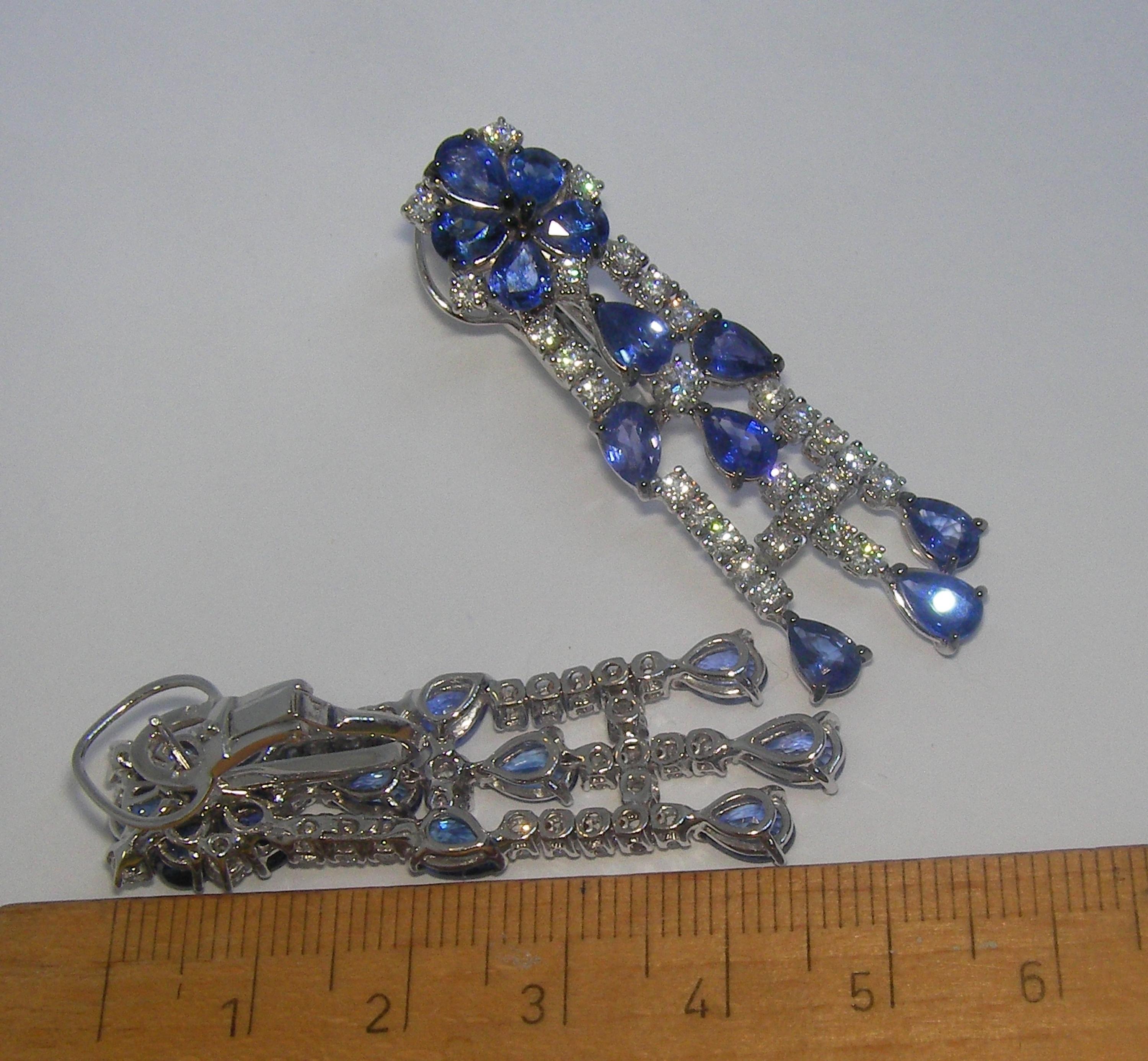 18 Karat White Gold Diamond and Sapphire Dangle Earrings In New Condition In Duesseldorf, DE