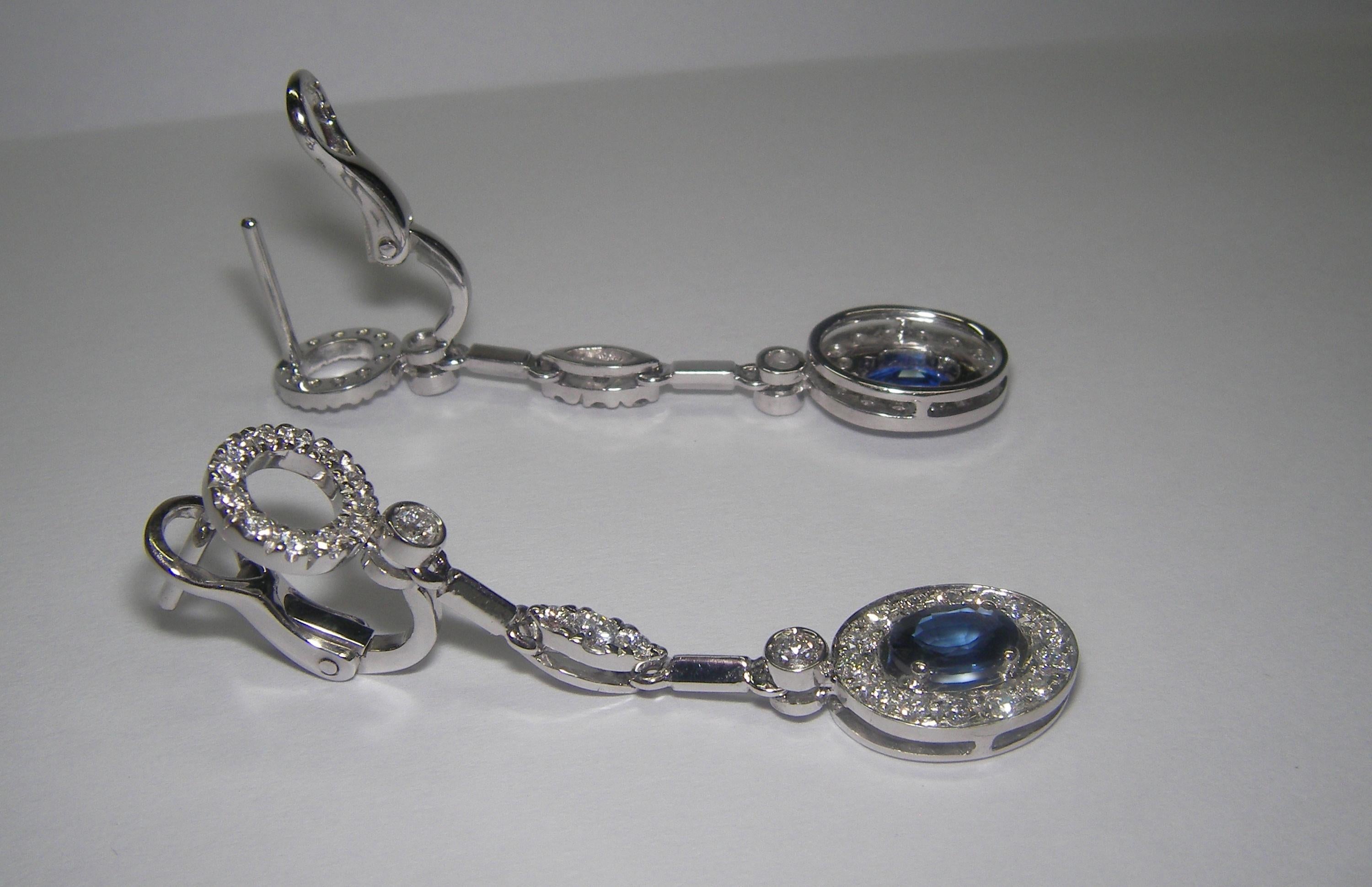 18 Karat White Gold Diamond and Sapphire Dangle Earrings In New Condition In Duesseldorf, DE
