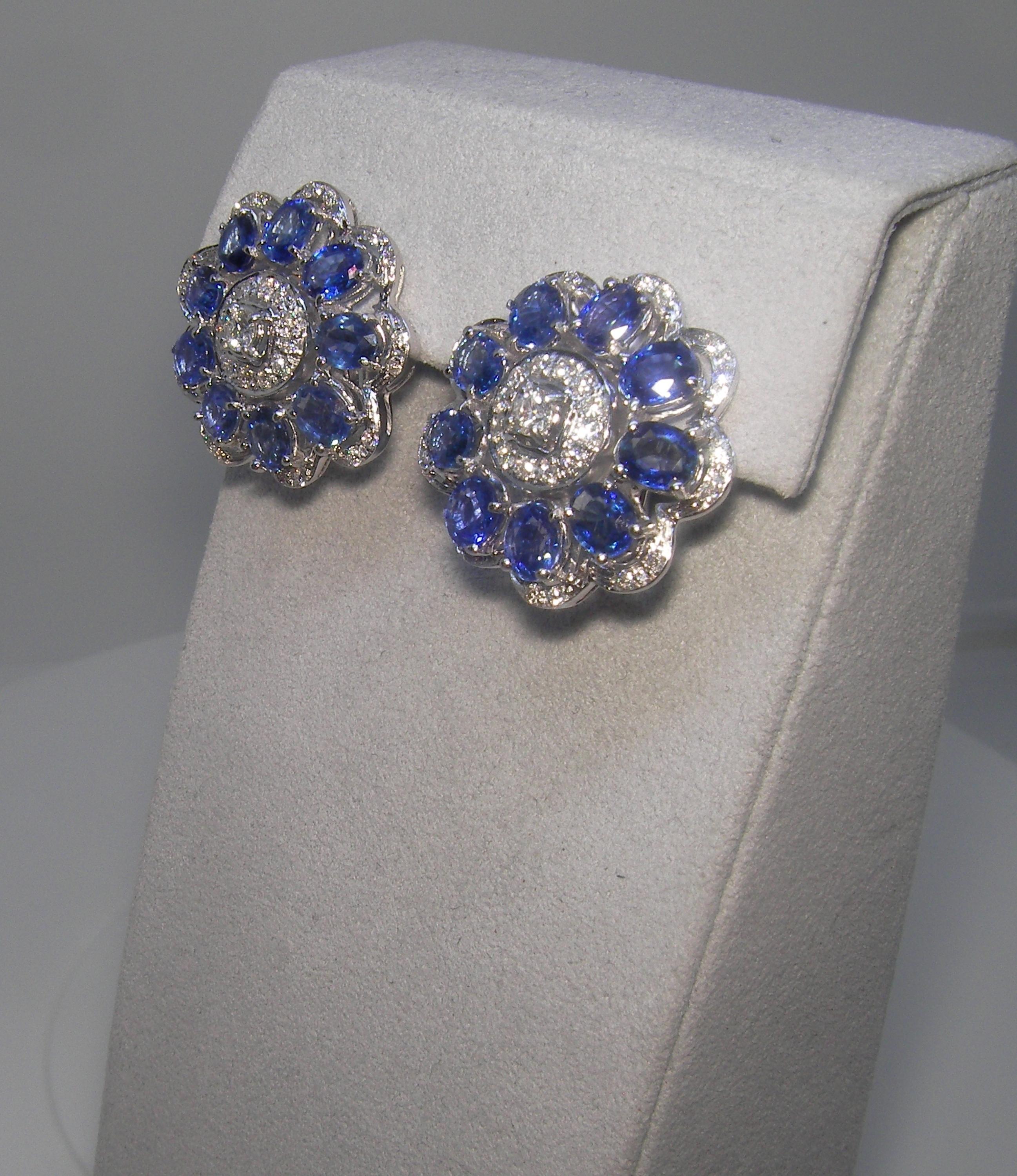 18 Karat White Gold Diamond and Sapphire Earrings In New Condition In Duesseldorf, DE