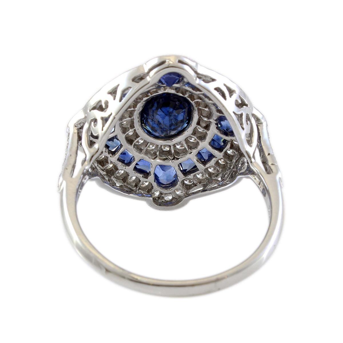 18 Karat White Gold Diamond and Sapphire Halo Estate Ring In Excellent Condition For Sale In New York, NY