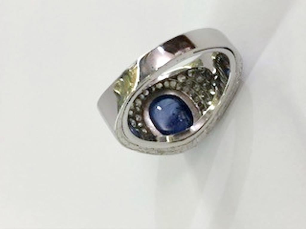 18 Karat White Gold Diamond and Sapphire Pavé Ring In Good Condition For Sale In Palm Springs, CA