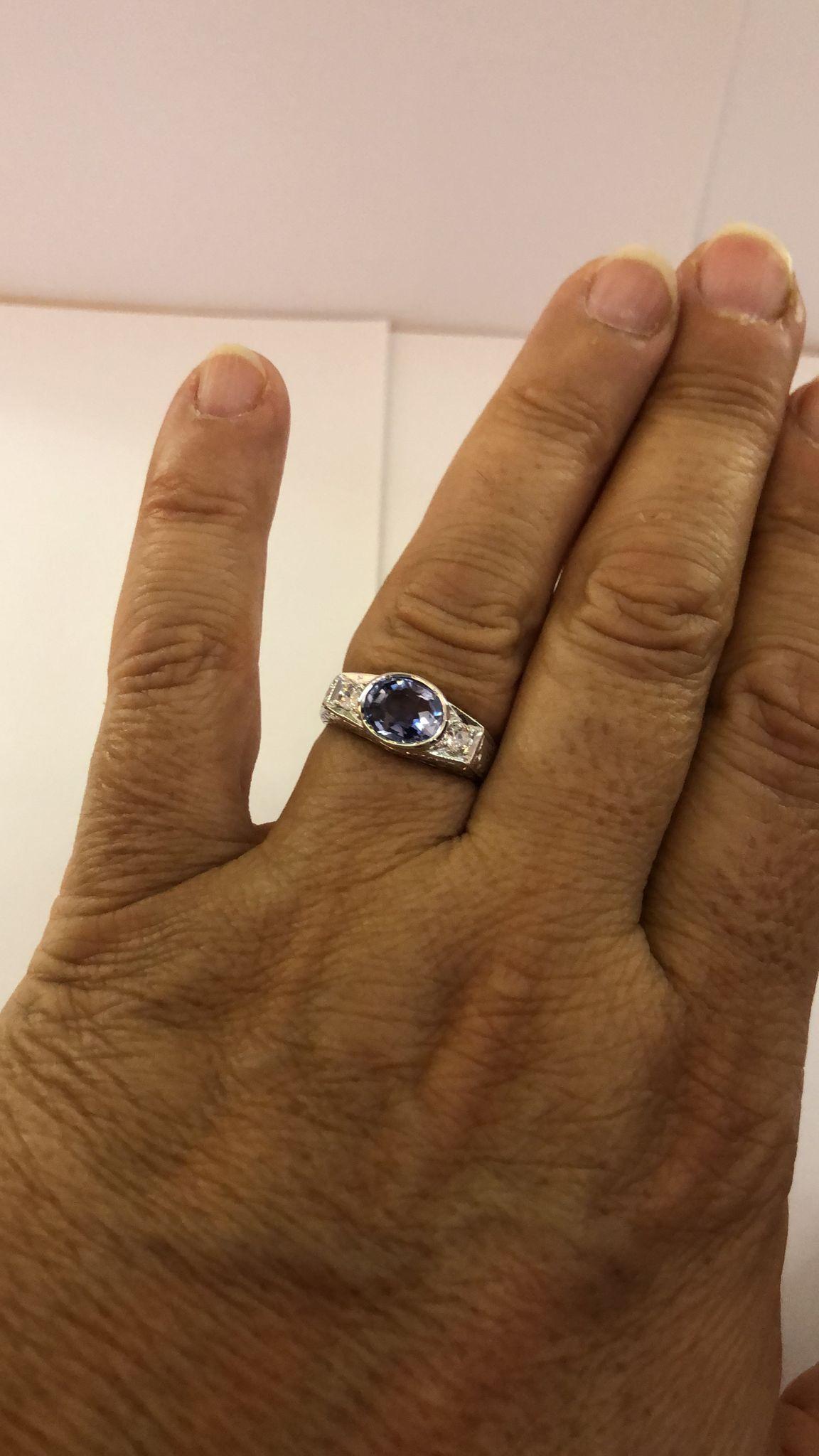 18 Karat White Gold Diamond and Sapphire Ring For Sale 5