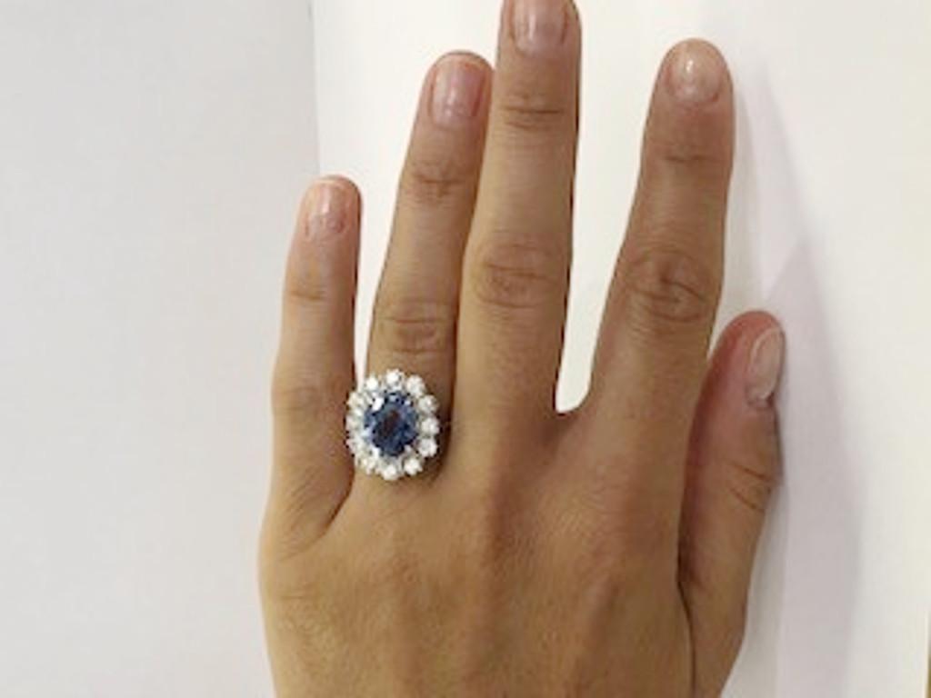 18 Karat White Gold Diamond and Sapphire Ring For Sale 3