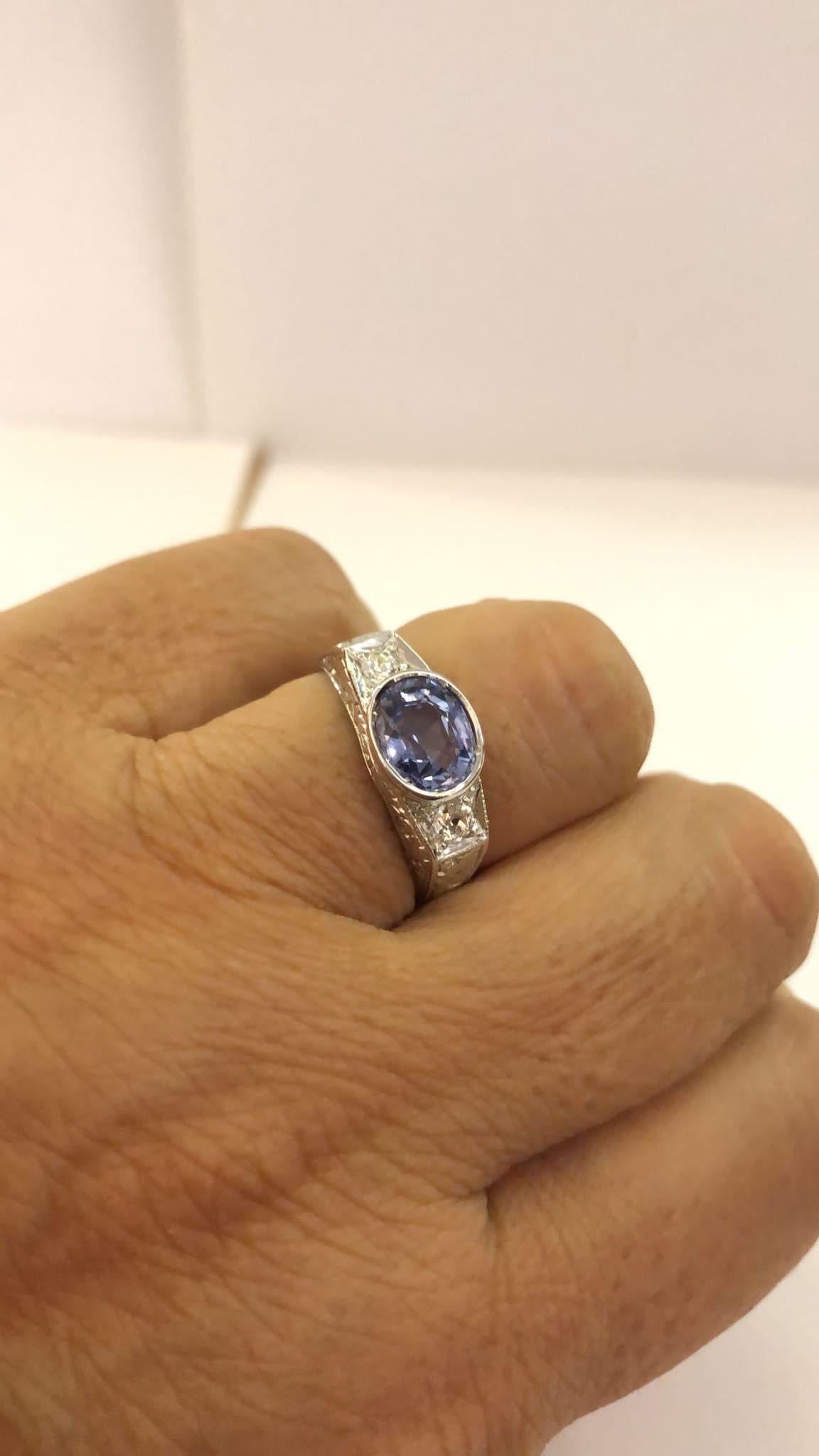 18 Karat White Gold Diamond and Sapphire Ring For Sale 4