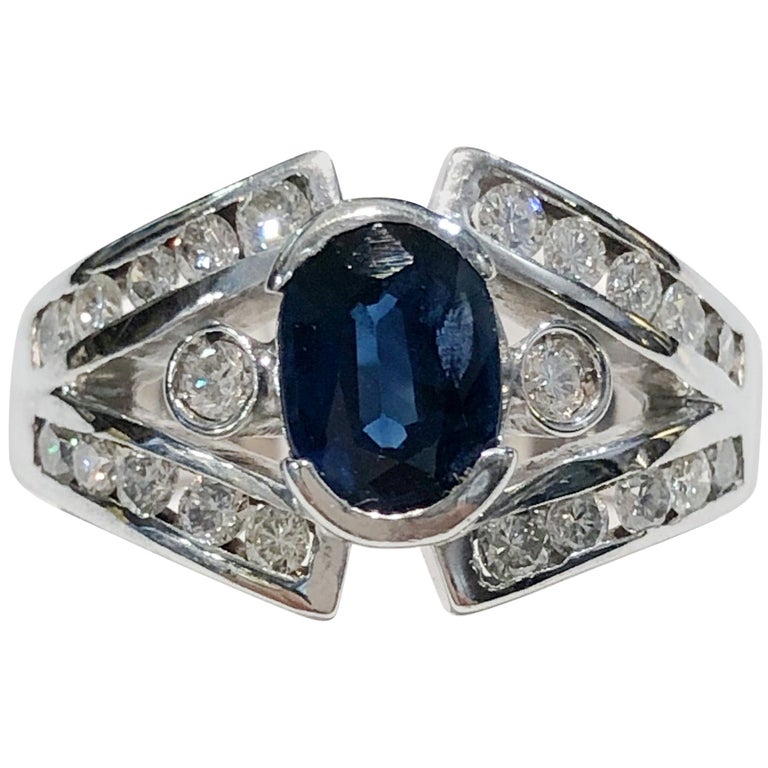 18 Karat White Gold Diamond and Sapphire Ring For Sale at 1stDibs