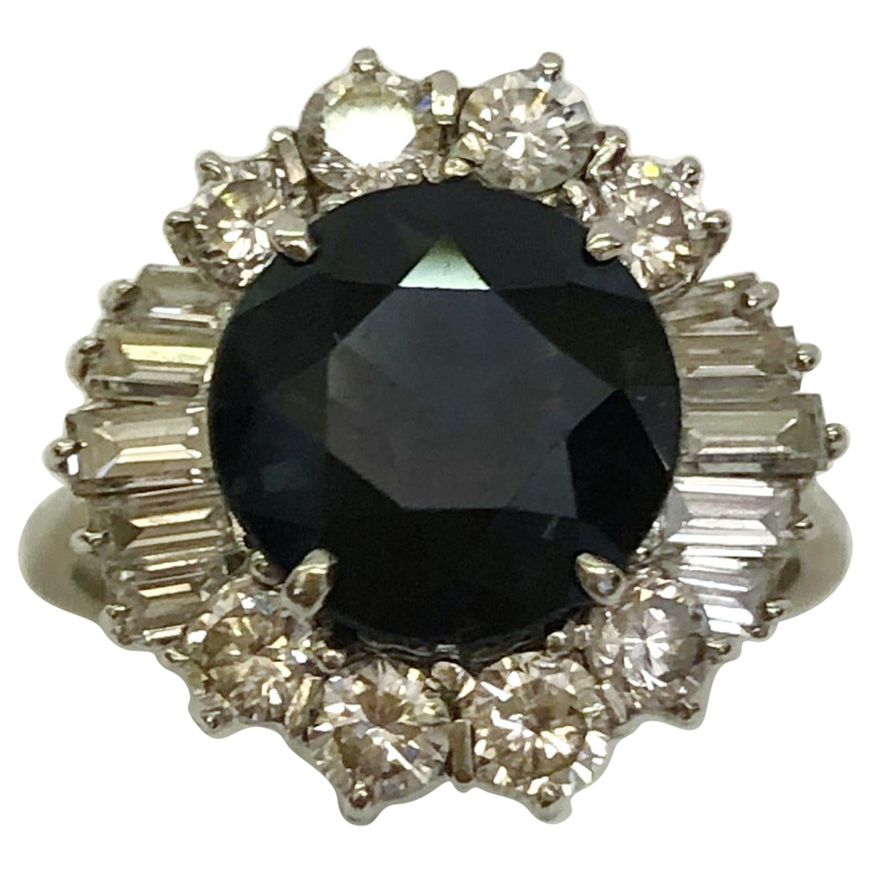 Bague en or blanc 18 carats, diamant et saphir en vente